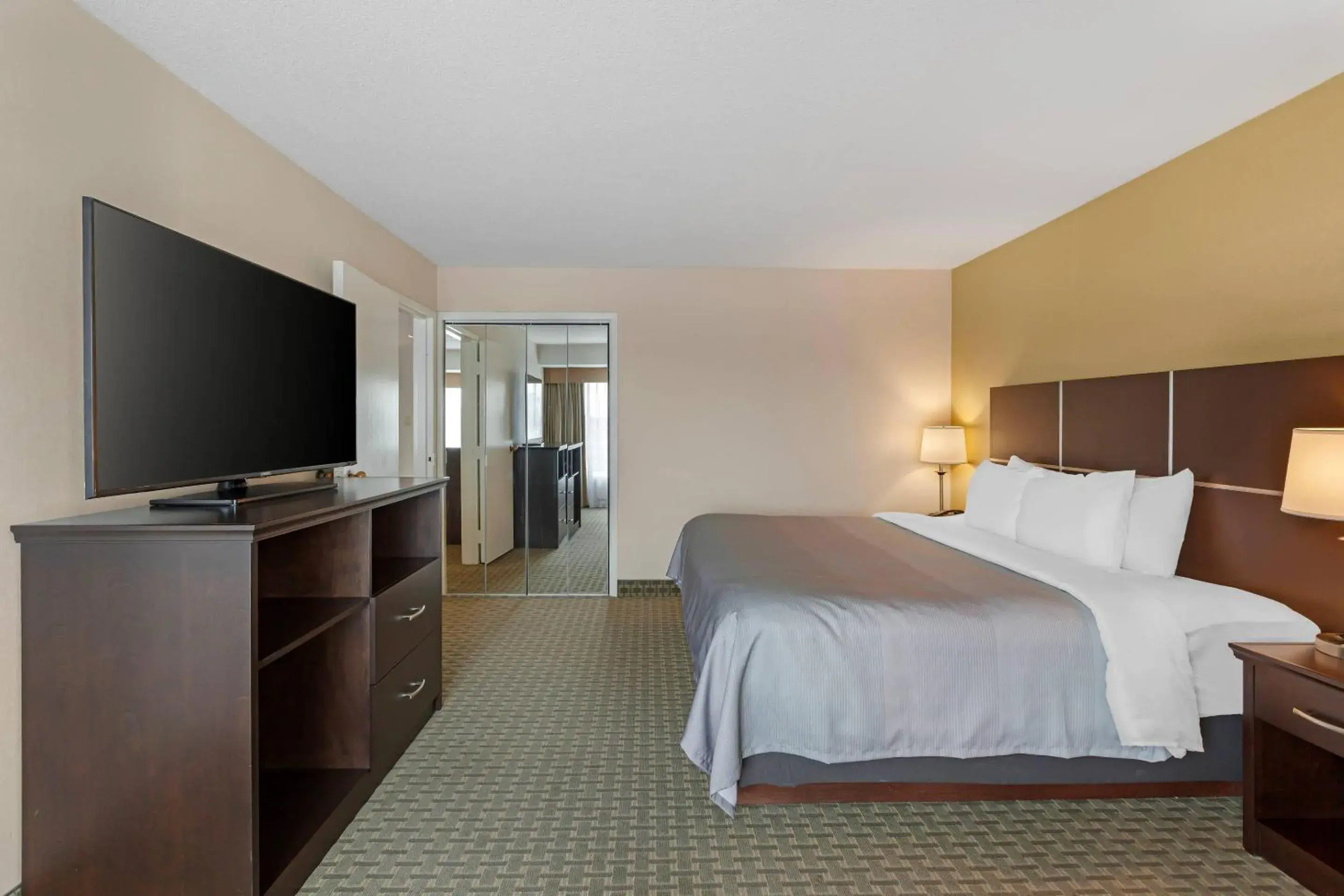 Bedroom, Bed in Quality Inn & Suites Bedroom, Bed in Quality Inn & Suites