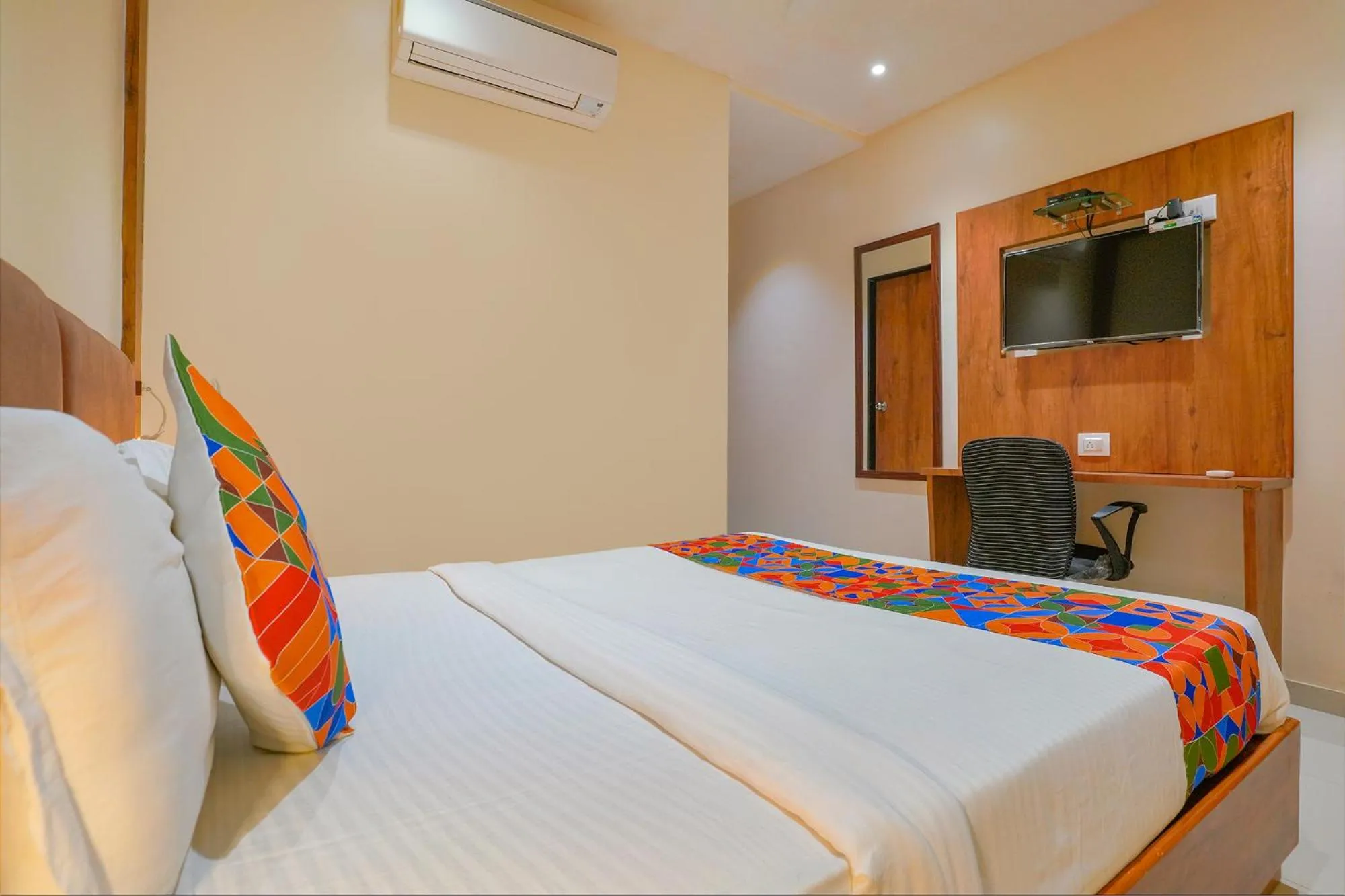 TV and multimedia in FabExpress Colaba Grand