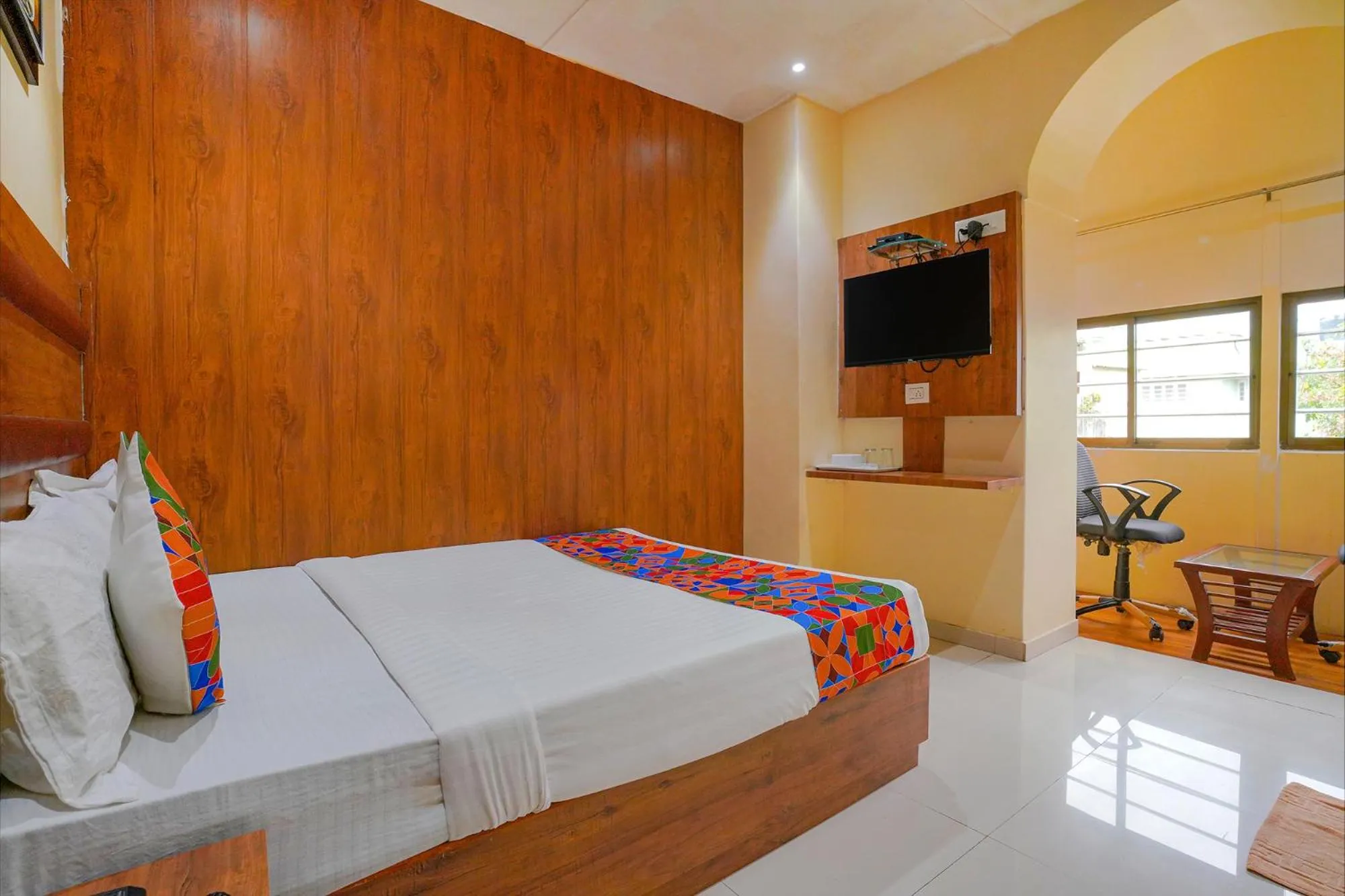 TV and multimedia in FabExpress Colaba Grand