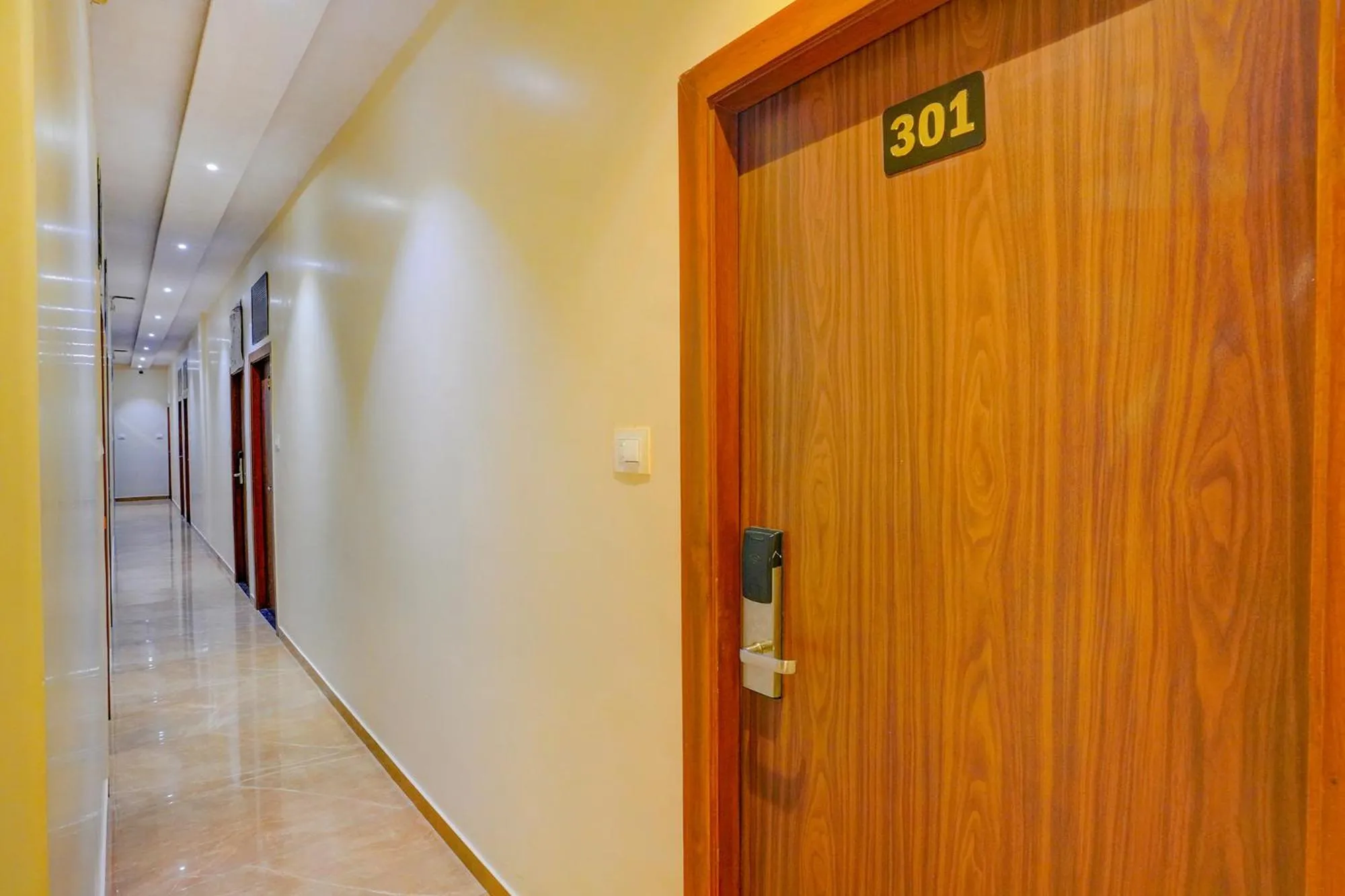 Lobby or reception in FabExpress Colaba Grand