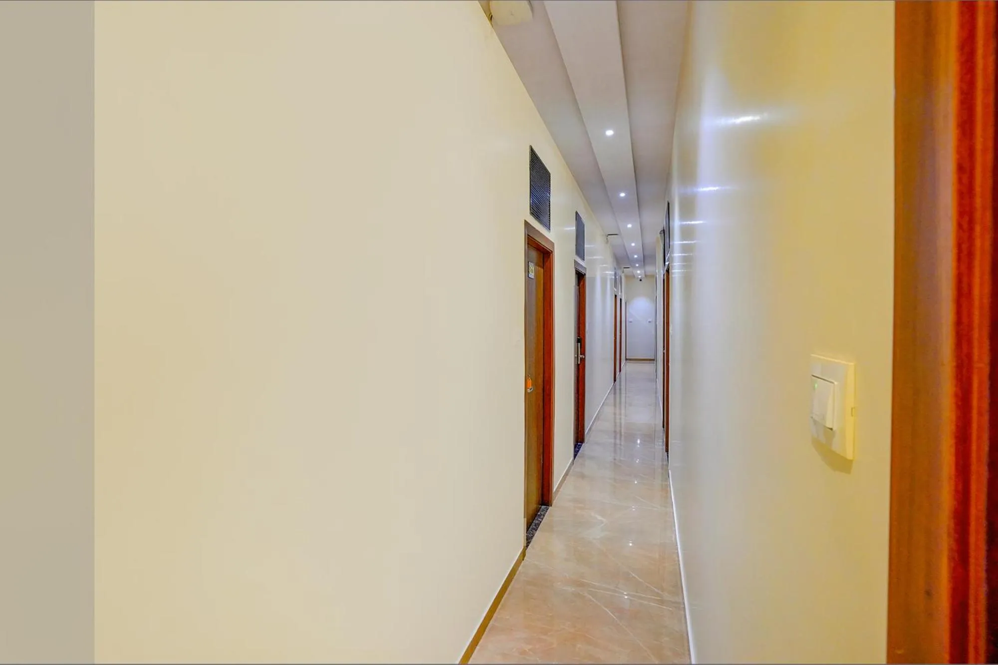 Lobby or reception in FabExpress Colaba Grand