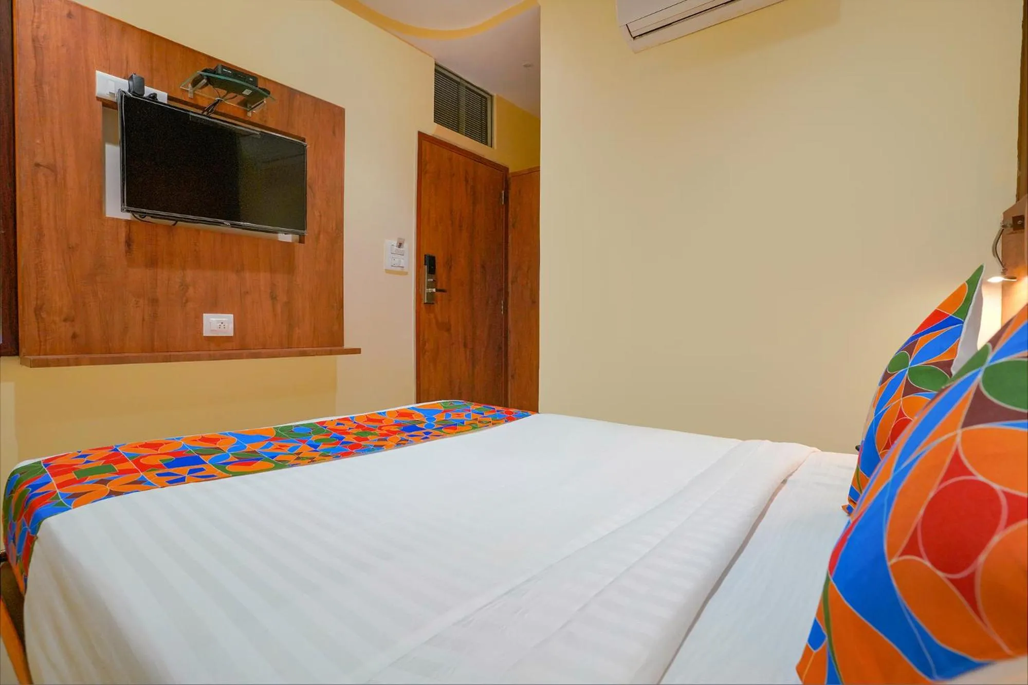 TV and multimedia in FabExpress Colaba Grand