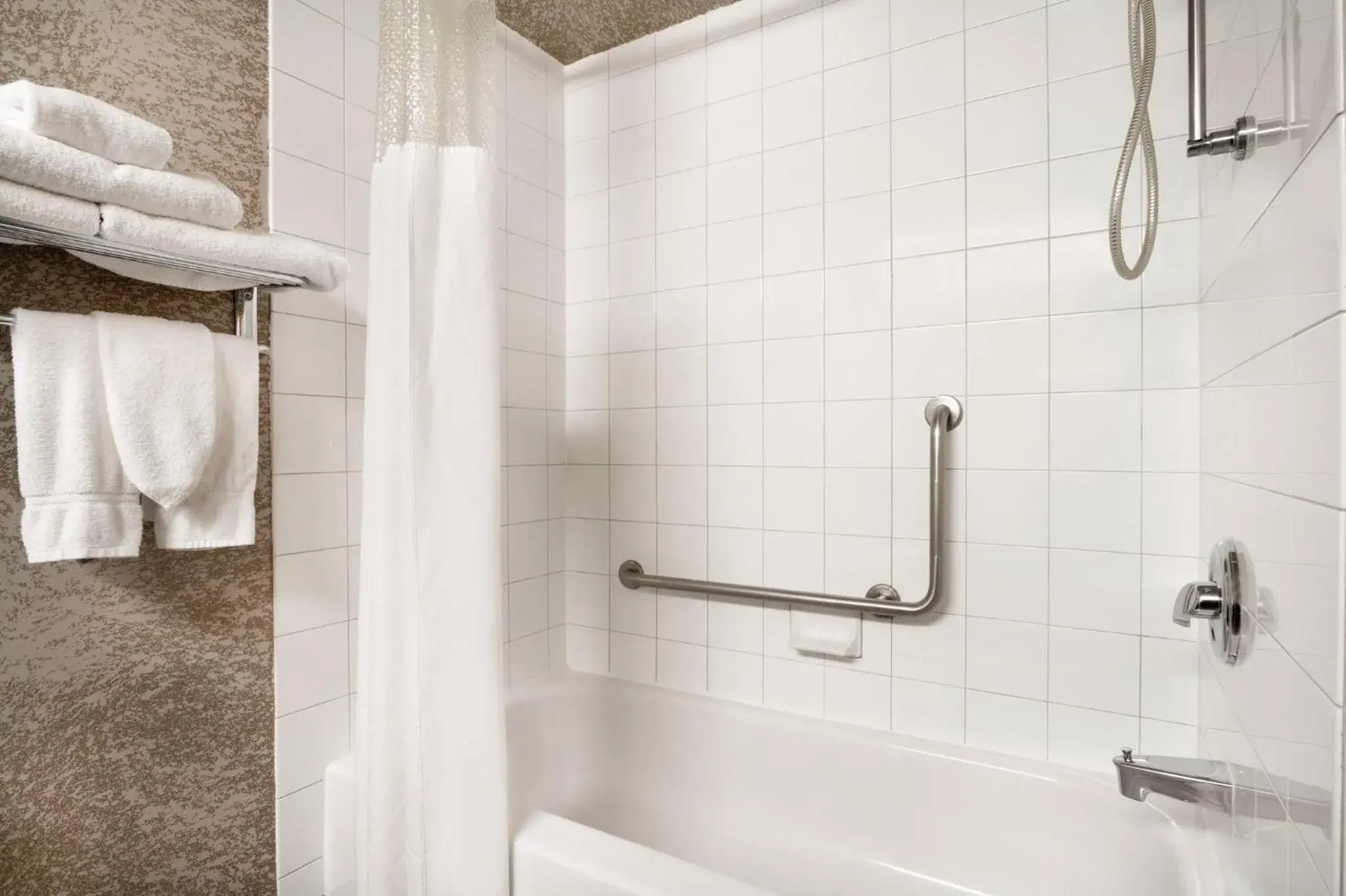 Queen Suite with Mobility Accessible Tub in Prairie Crest Calgary Airport by IHG Queen Suite with Mobility Accessible Tub in Prairie Crest Calgary Airport by IHG