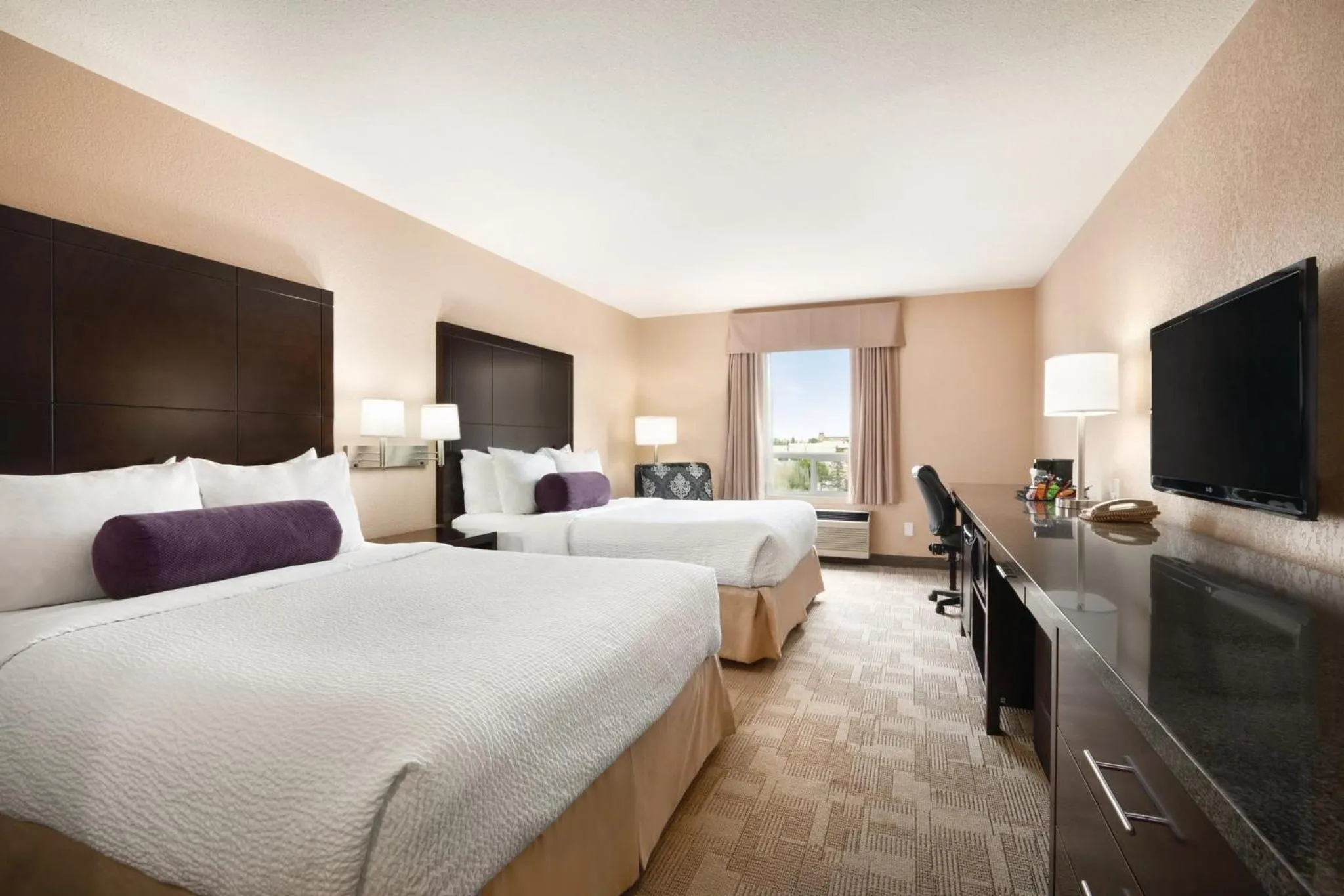Photo of the whole room, Bed in Prairie Crest Calgary Airport by IHG