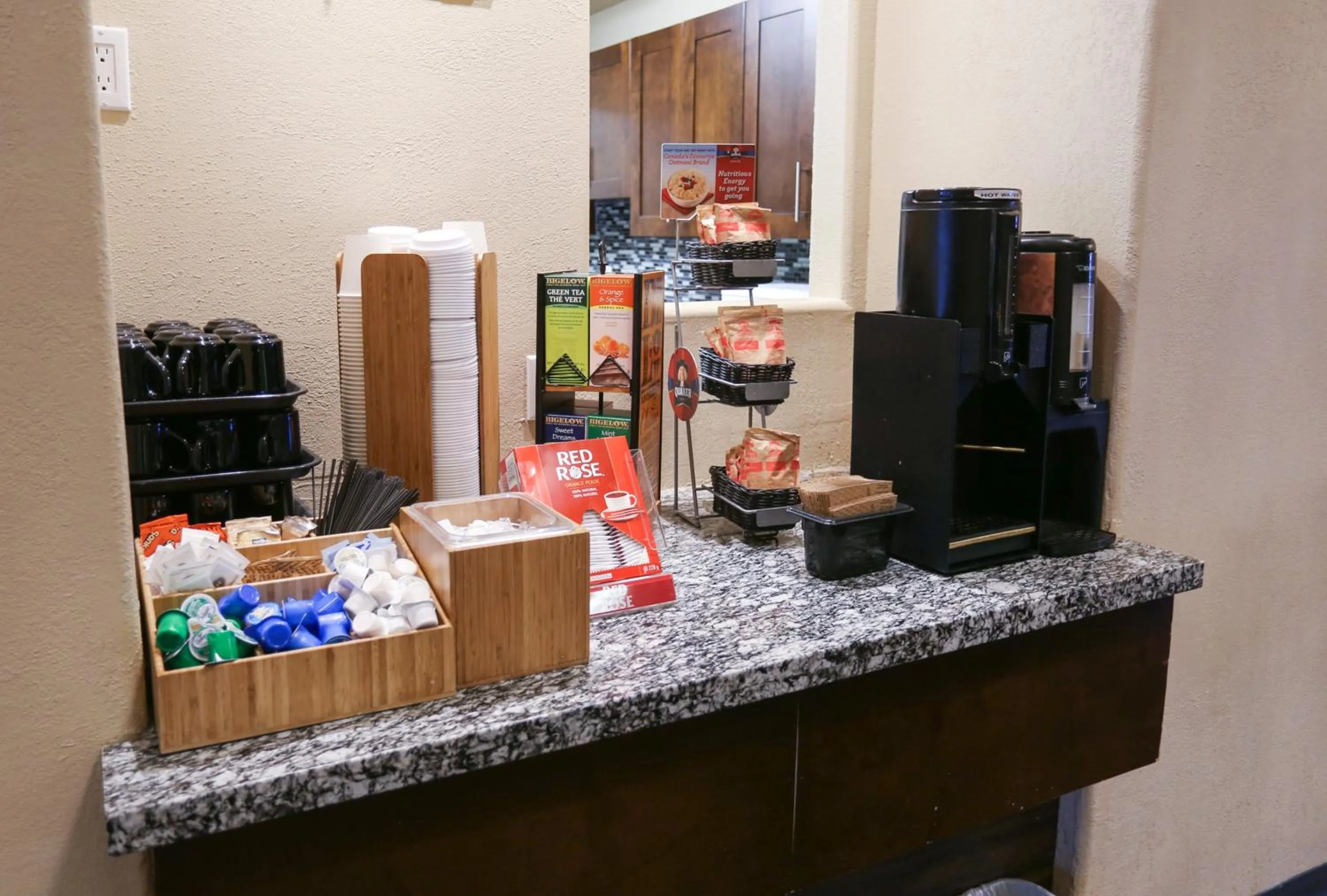 Photo of the whole room in Prairie Crest Calgary Airport by IHG