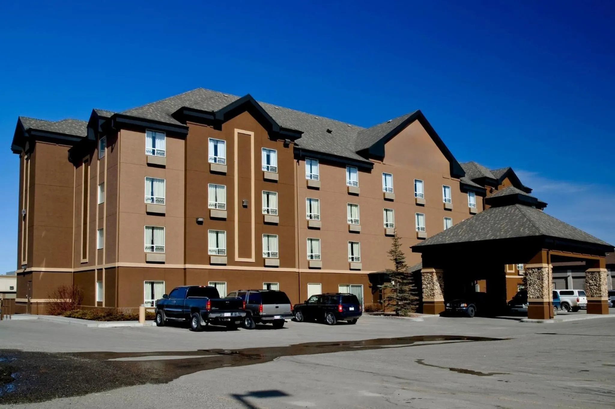 Property building in Prairie Crest Calgary Airport by IHG