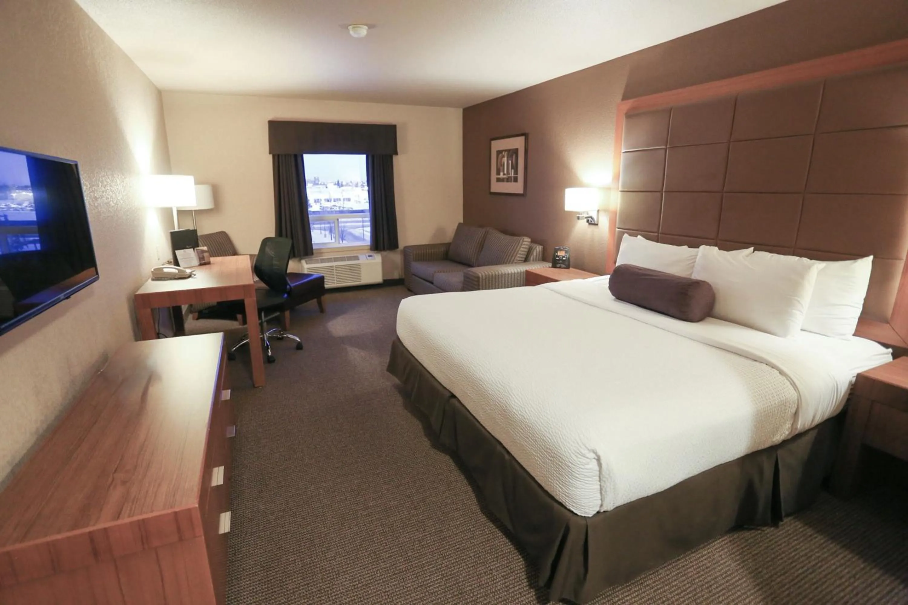 Photo of the whole room, Bed in Prairie Crest Calgary Airport by IHG