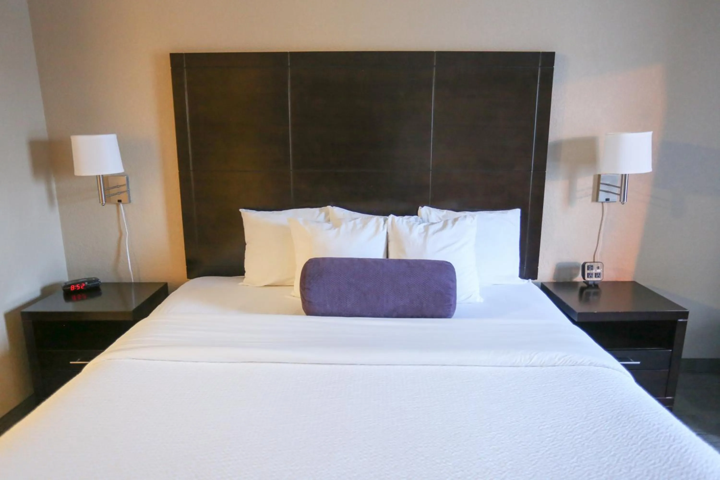 Photo of the whole room, Bed in Prairie Crest Calgary Airport by IHG