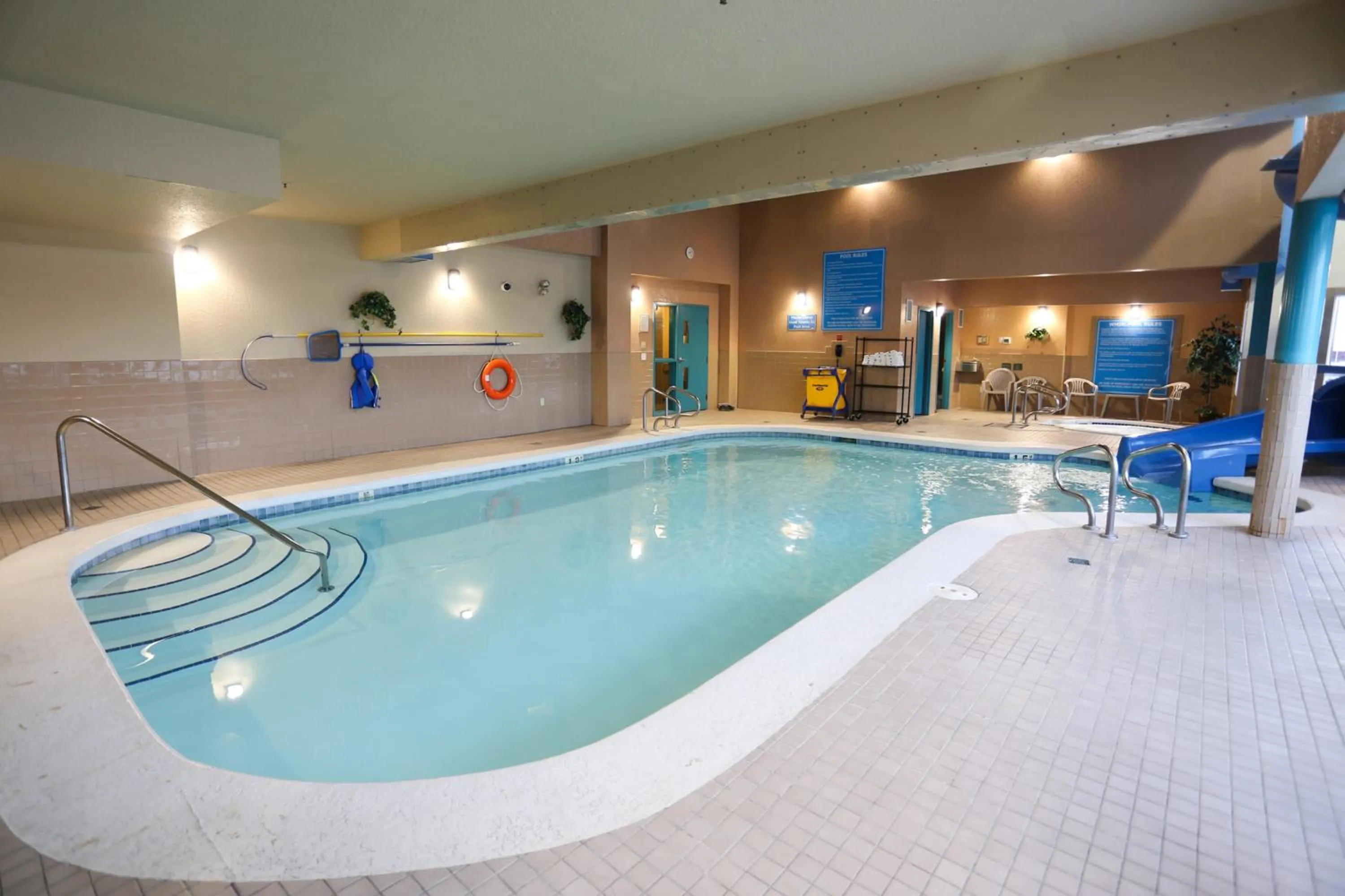 Swimming pool in Prairie Crest Calgary Airport by IHG