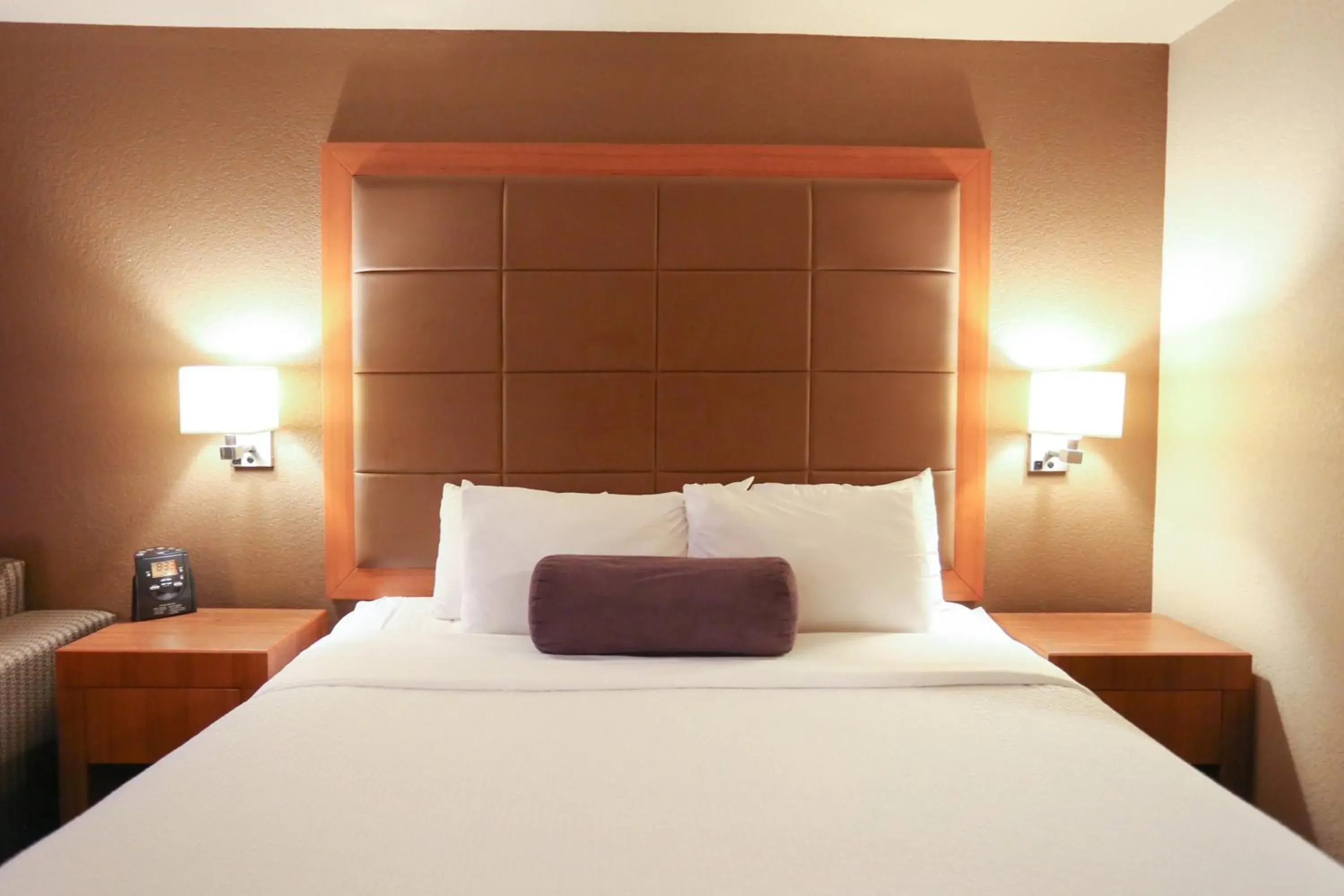 Premium King Room with Sofa Bed in Prairie Crest Calgary Airport by IHG Premium King Room with Sofa Bed in Prairie Crest Calgary Airport by IHG