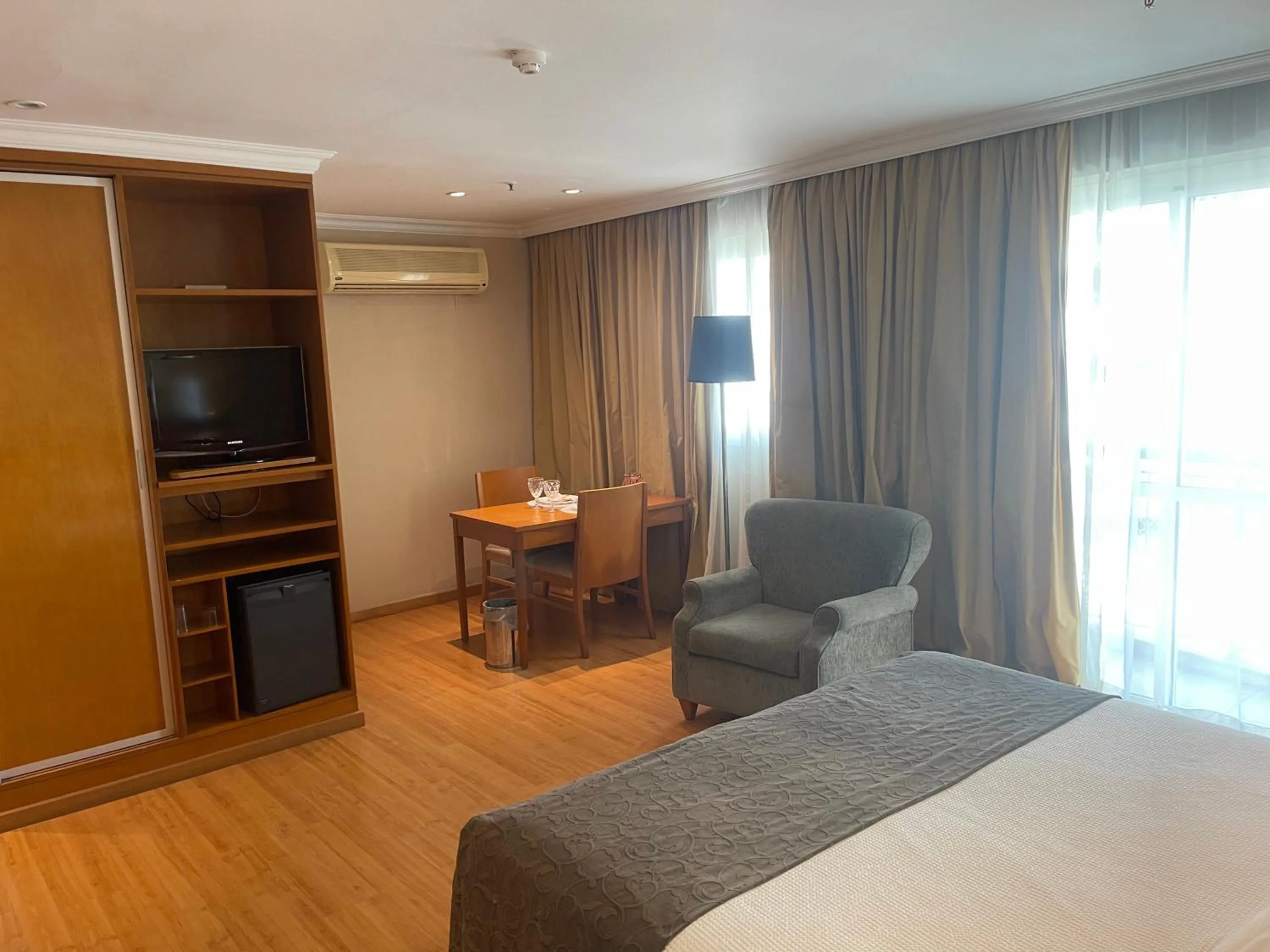 Photo of the whole room, Bed in Flat Barra First