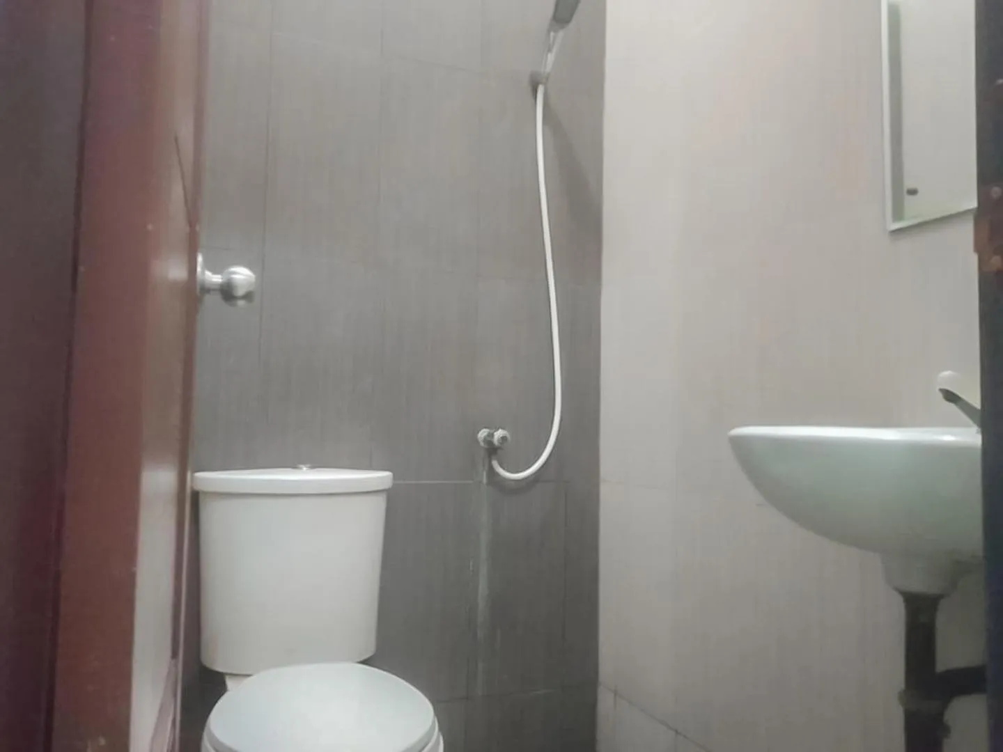 Bathroom in Colombus Residence Karawang Mitra RedDoorz