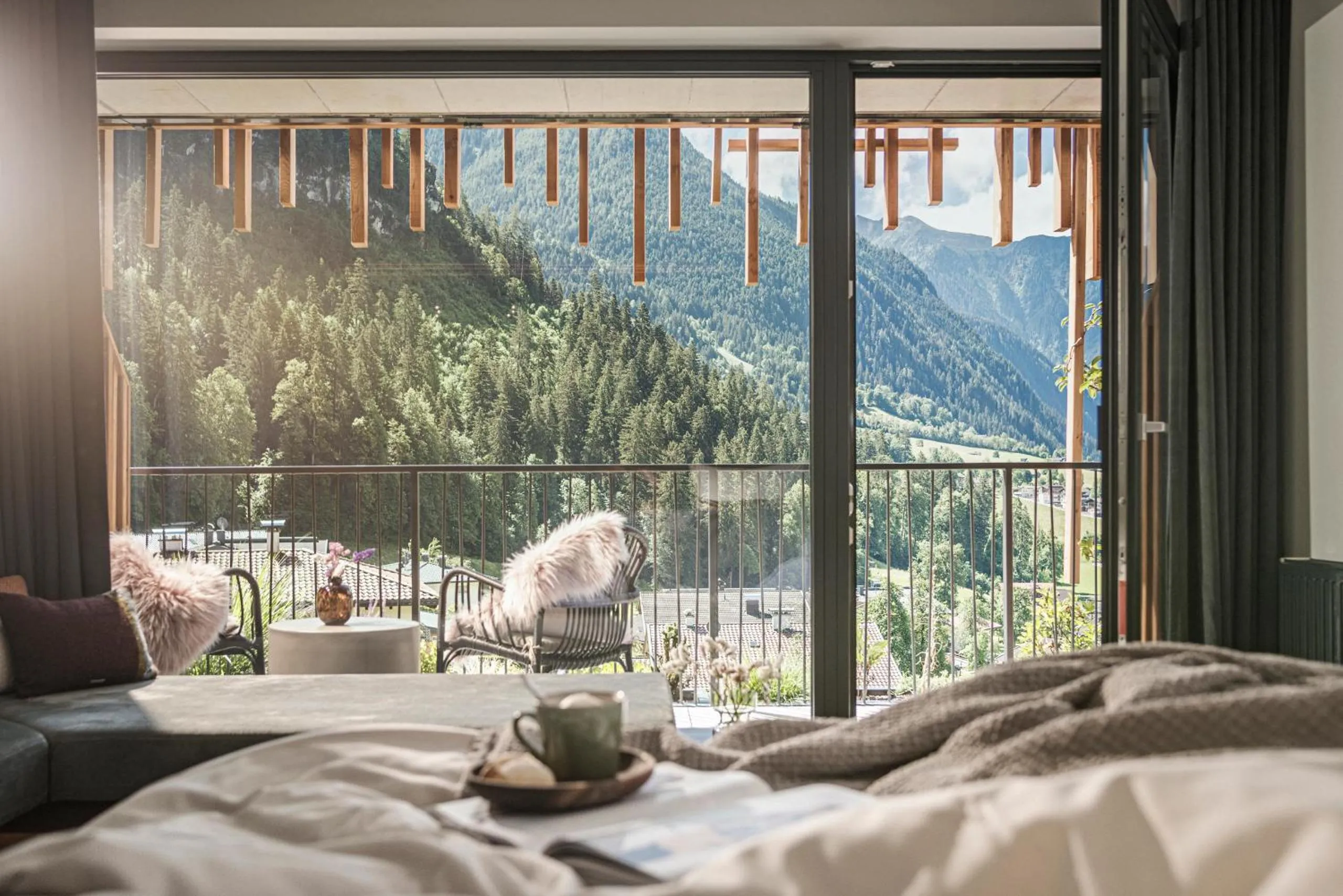 Seating area, Bed in Coolnest