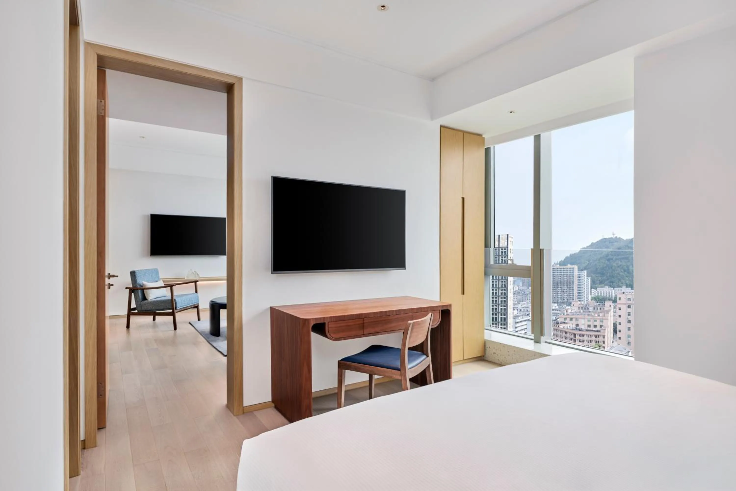 Bedroom, Bed in DoubleTree by Hilton Shenzhen Airport Residences