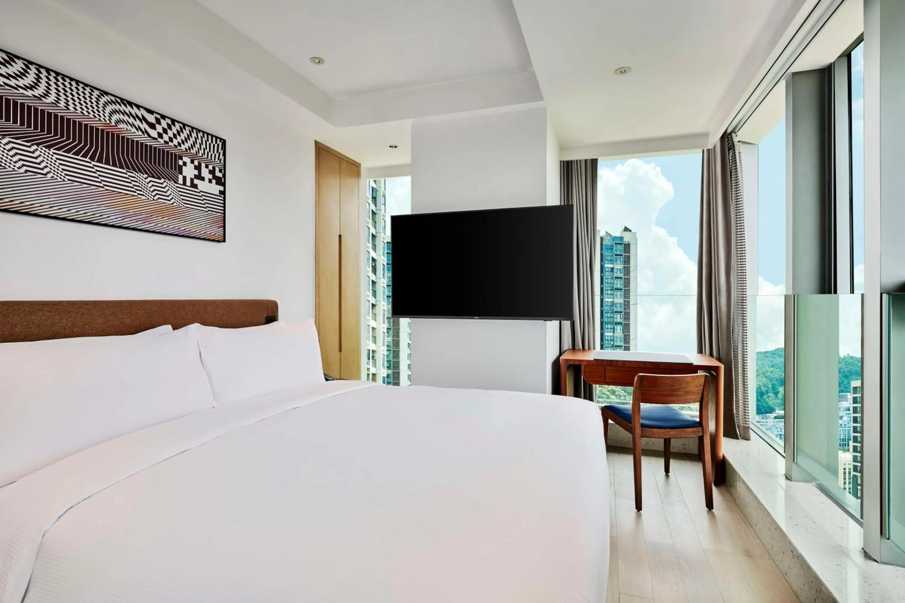 Bedroom, Bed in DoubleTree by Hilton Shenzhen Airport Residences