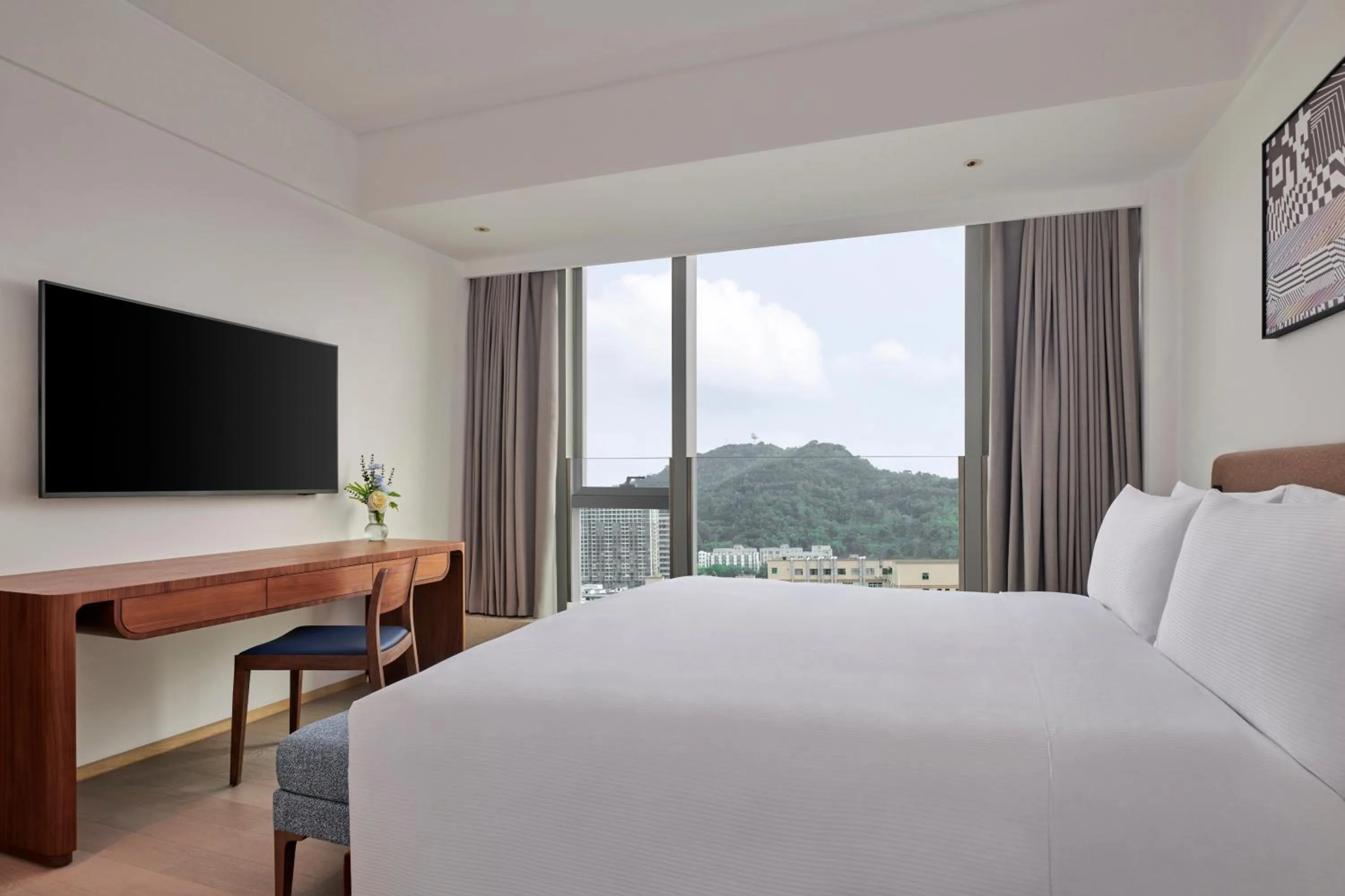 Bedroom, Bed in DoubleTree by Hilton Shenzhen Airport Residences