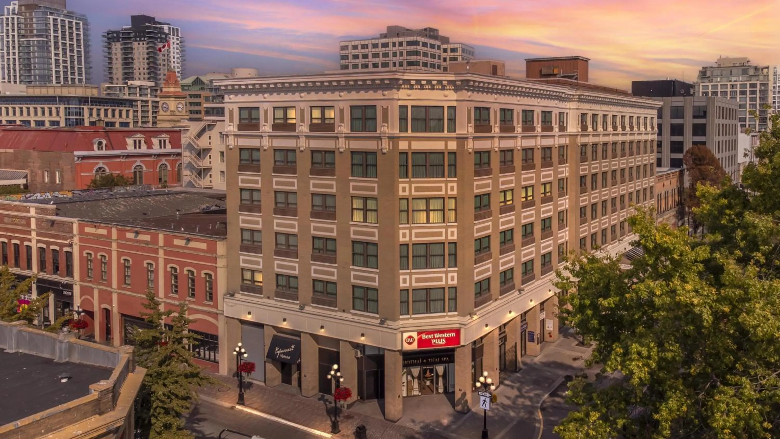 Property building in BEST WESTERN PLUS Carlton Plaza Hotel