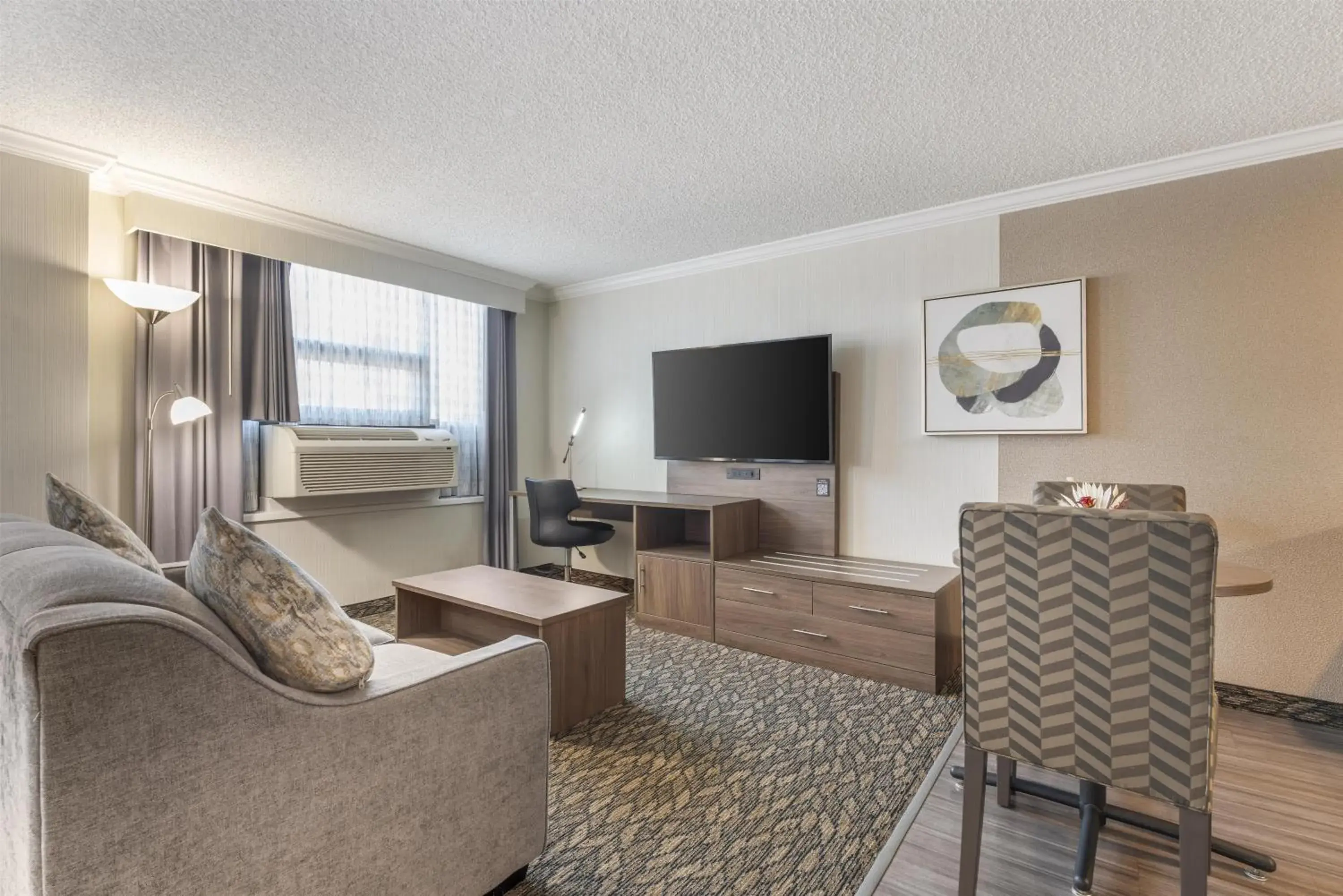 Bedroom in BEST WESTERN PLUS Carlton Plaza Hotel Bedroom in BEST WESTERN PLUS Carlton Plaza Hotel