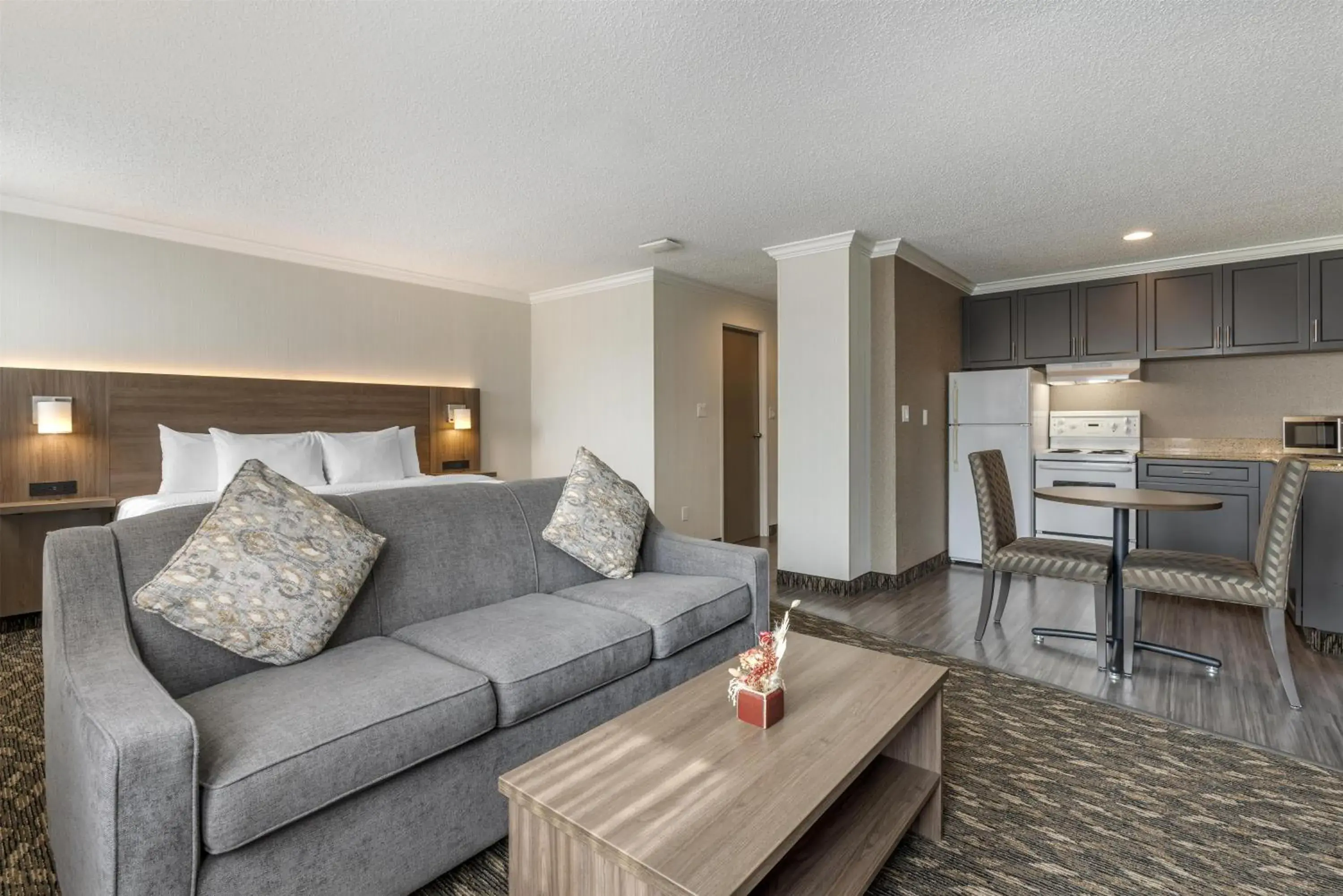 King Suite in BEST WESTERN PLUS Carlton Plaza Hotel King Suite in BEST WESTERN PLUS Carlton Plaza Hotel