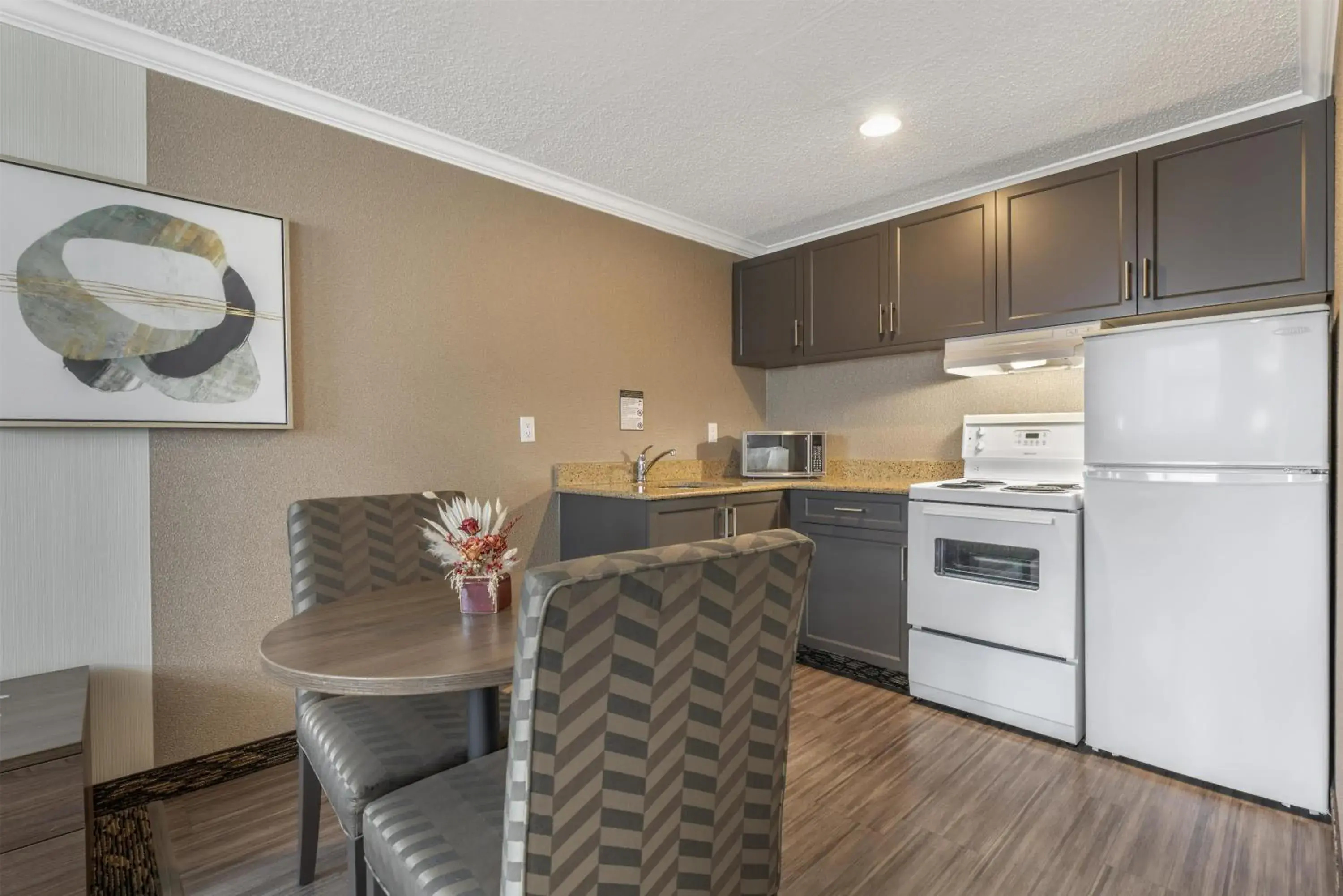 Bedroom in BEST WESTERN PLUS Carlton Plaza Hotel Bedroom in BEST WESTERN PLUS Carlton Plaza Hotel