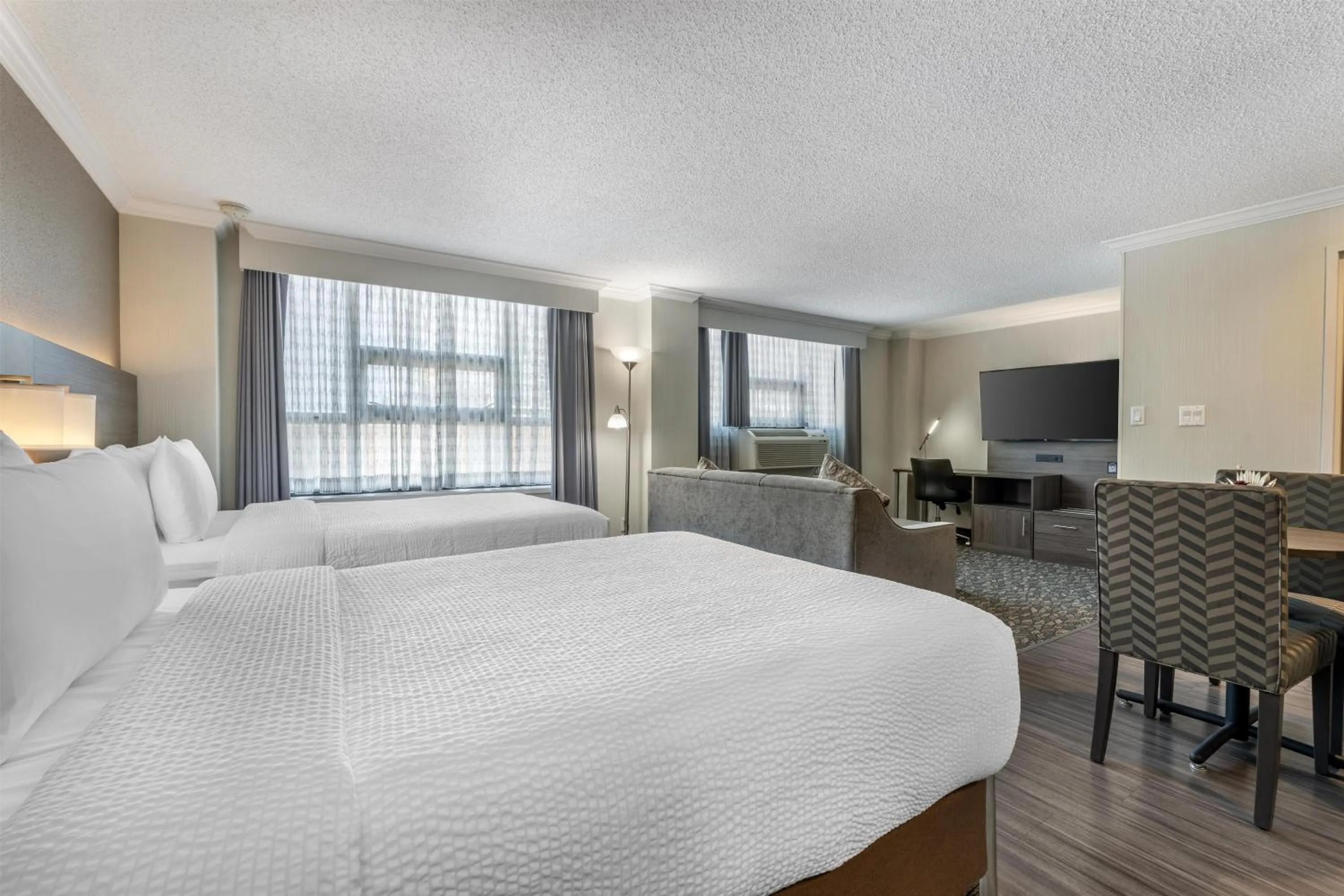 Bedroom, Bed in BEST WESTERN PLUS Carlton Plaza Hotel