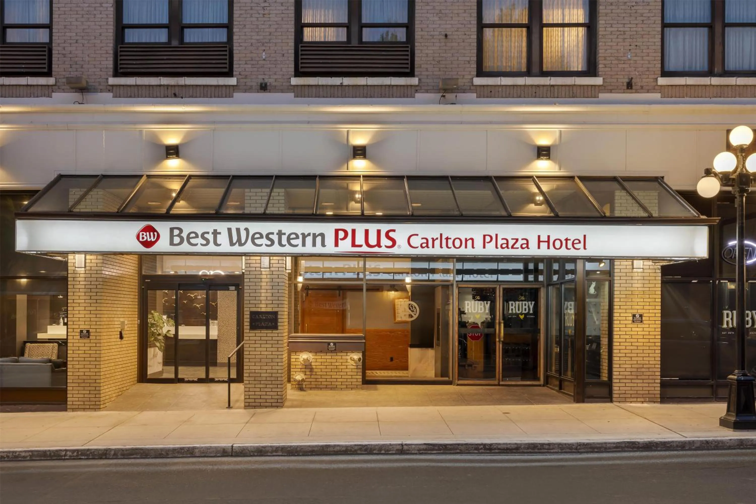 Property building in BEST WESTERN PLUS Carlton Plaza Hotel