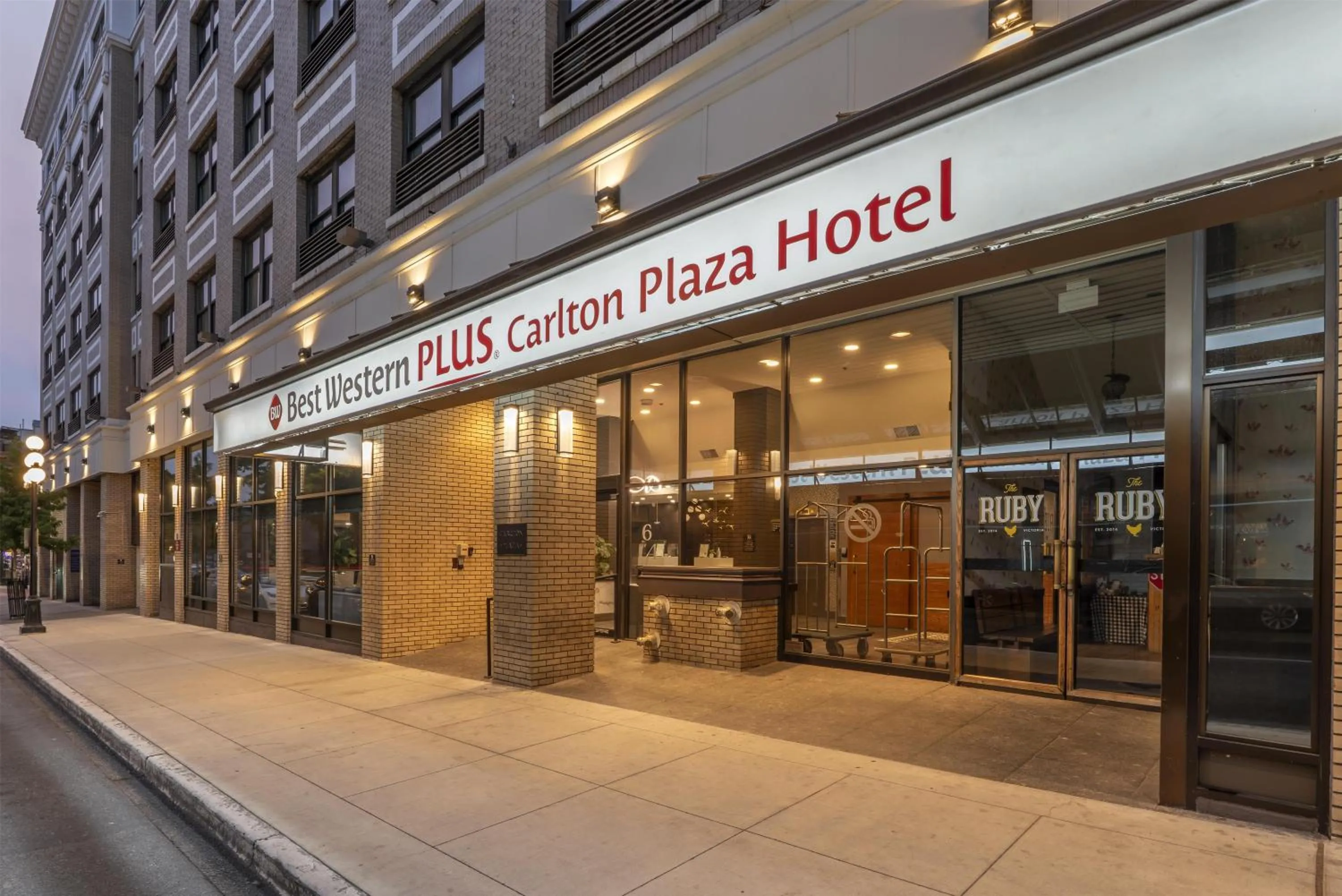 Property building in BEST WESTERN PLUS Carlton Plaza Hotel