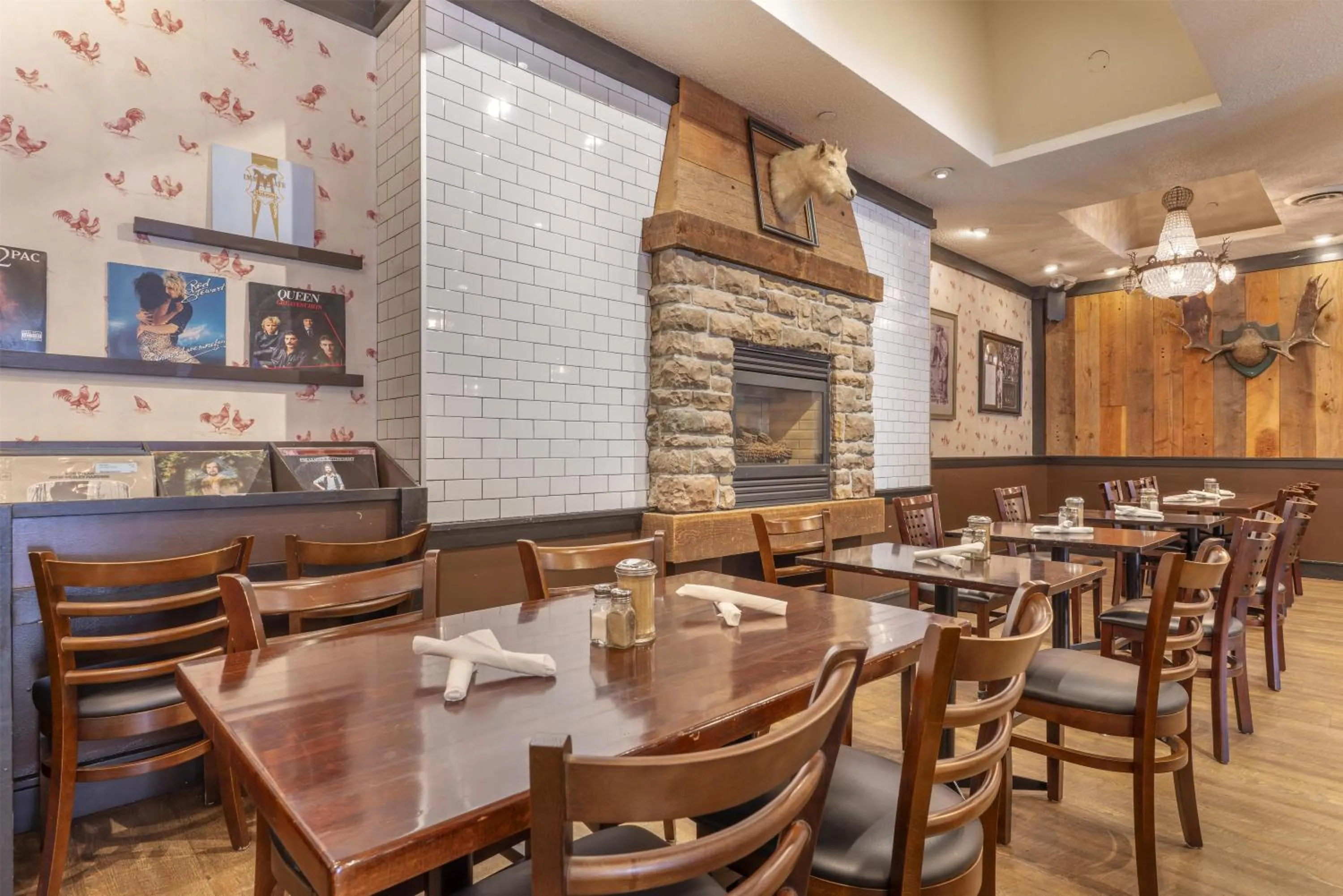 Restaurant/places to eat in BEST WESTERN PLUS Carlton Plaza Hotel