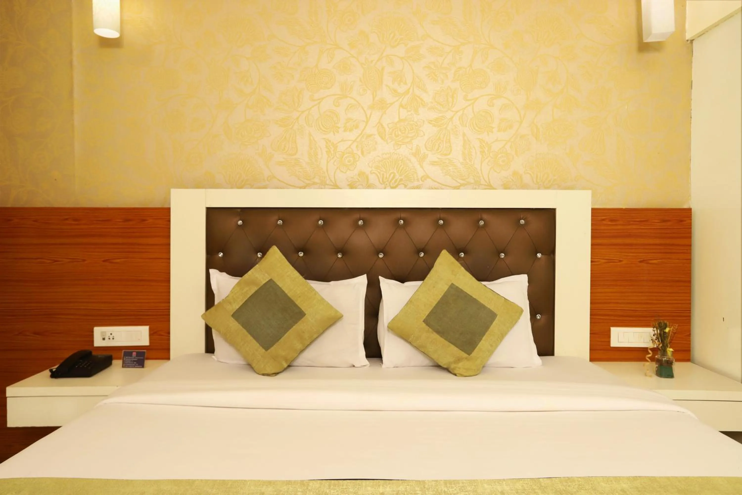 Bed in Hotel Elite Continental- Near Mumbai International Airport Andheri East