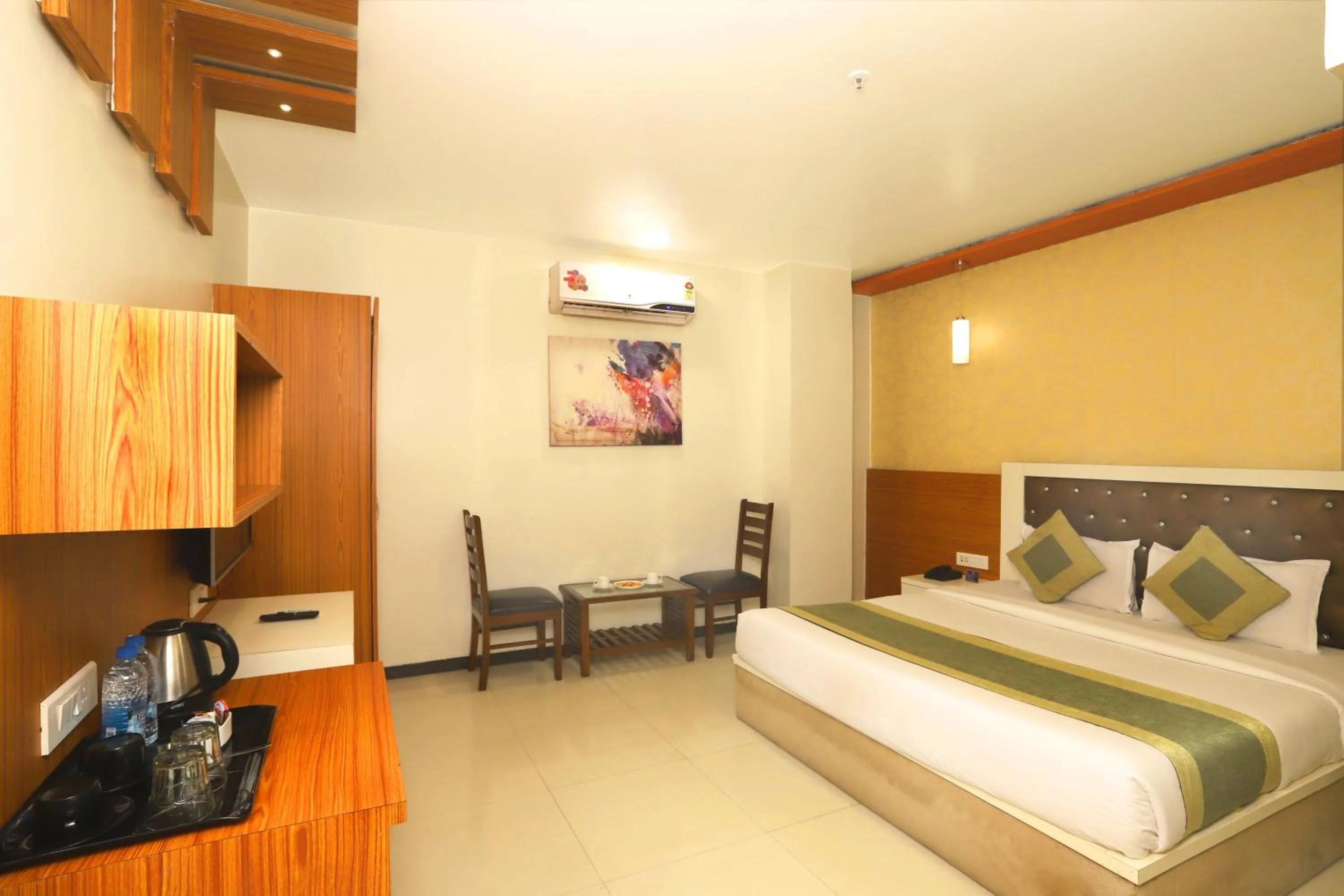 Photo of the whole room, Bed in Hotel Elite Continental- Near Mumbai International Airport Andheri East