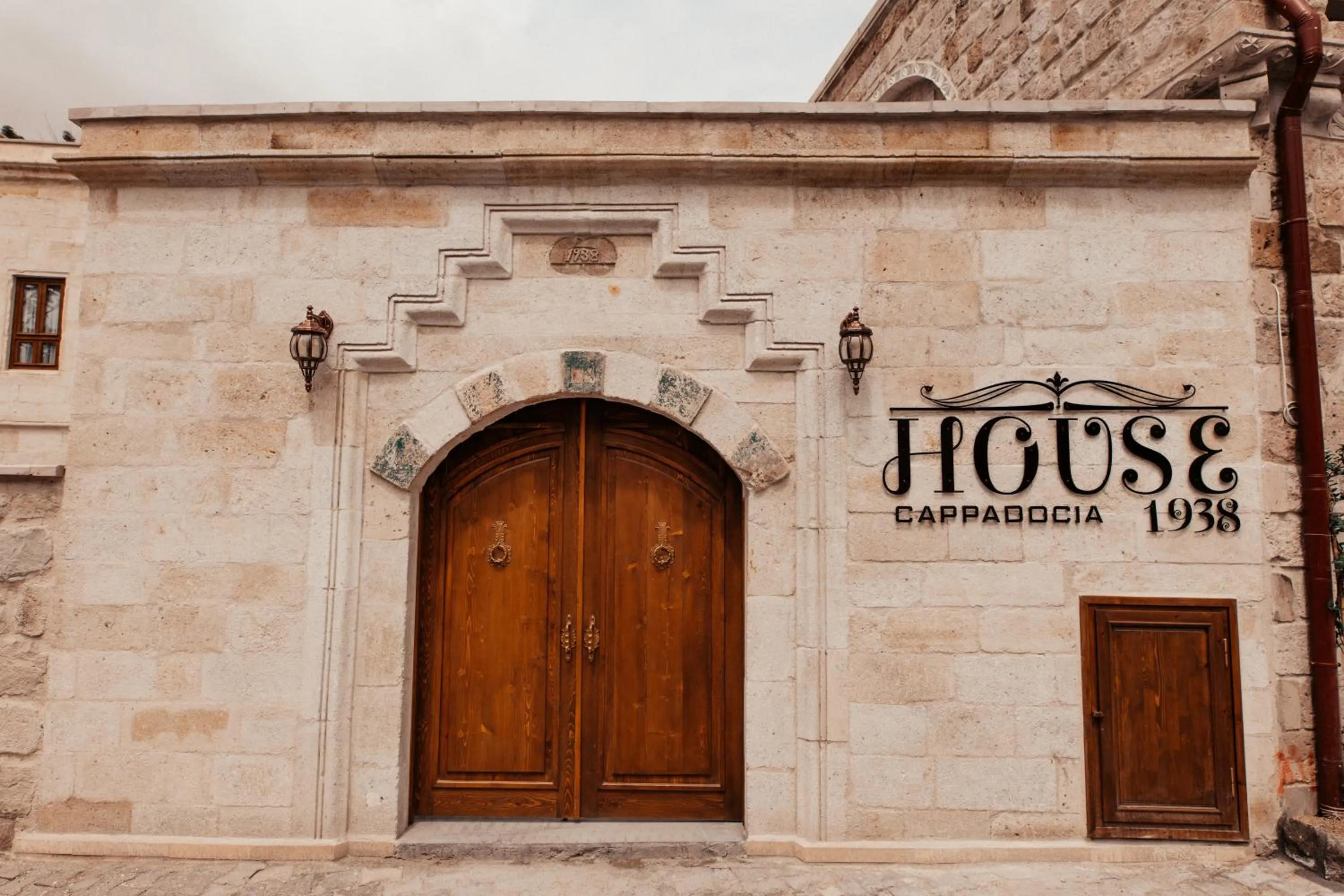 Facade/entrance in House 1938 Special Cave Hotel