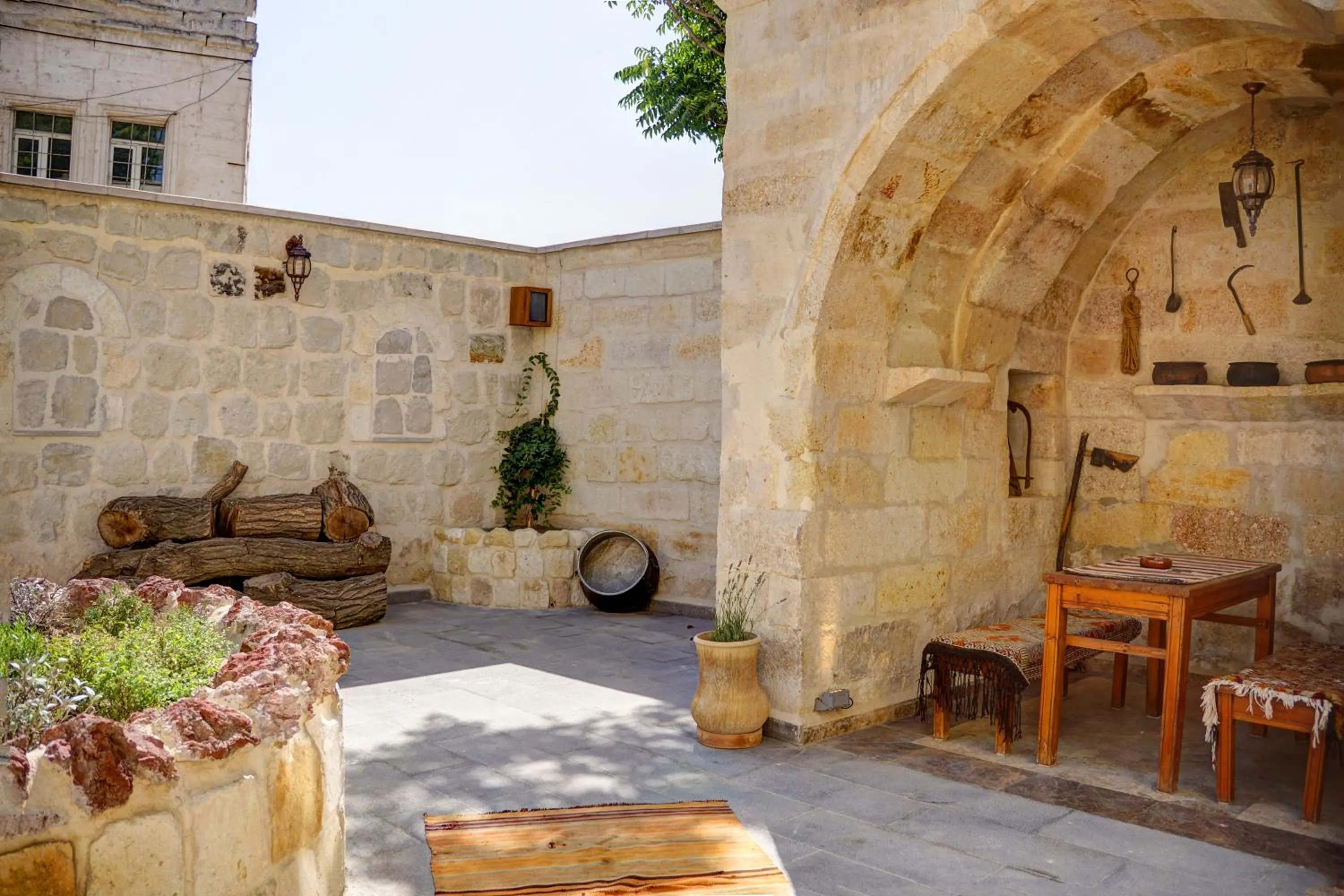 Inner courtyard view in House 1938 Special Cave Hotel