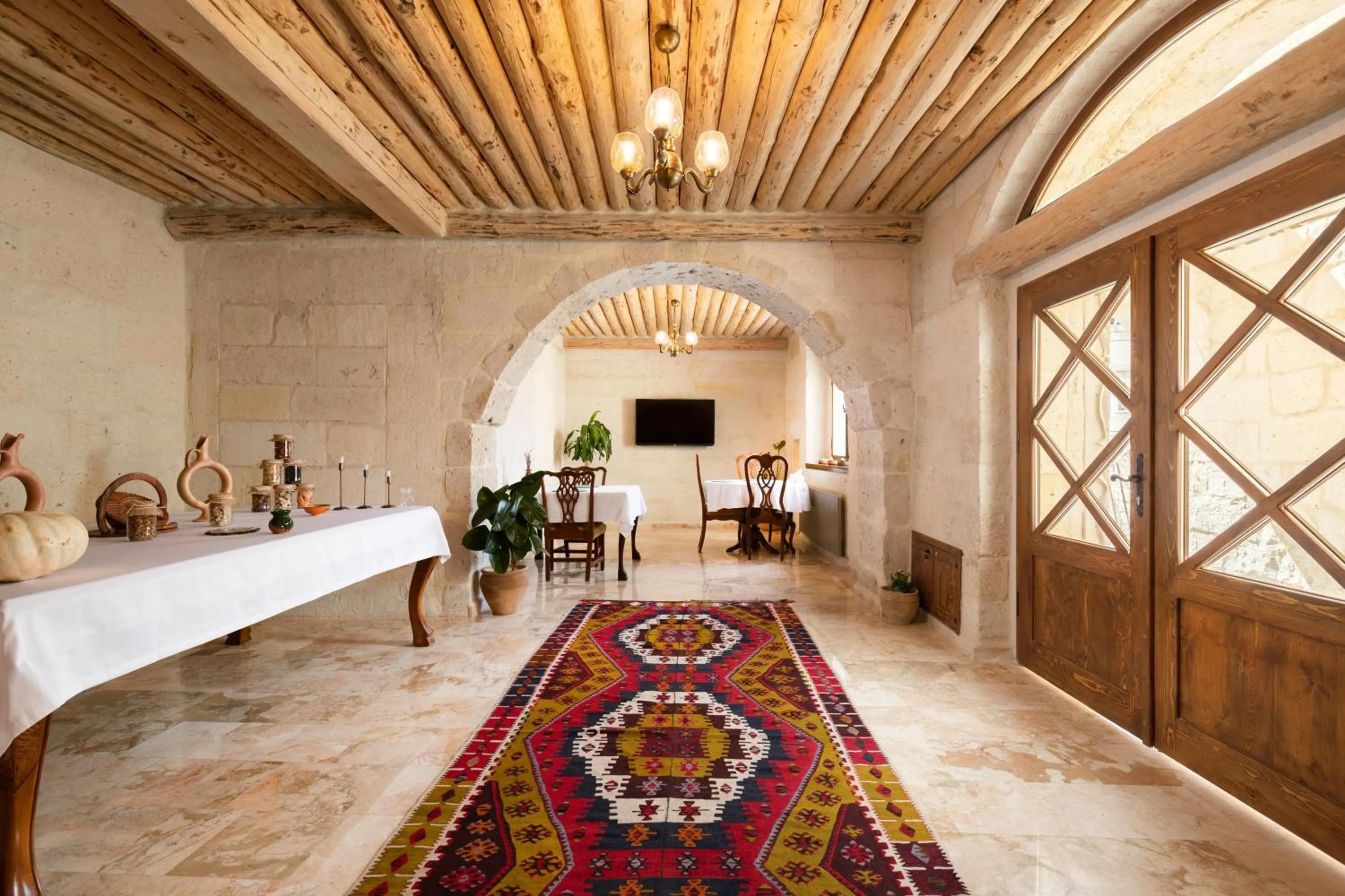 Restaurant/places to eat in House 1938 Special Cave Hotel