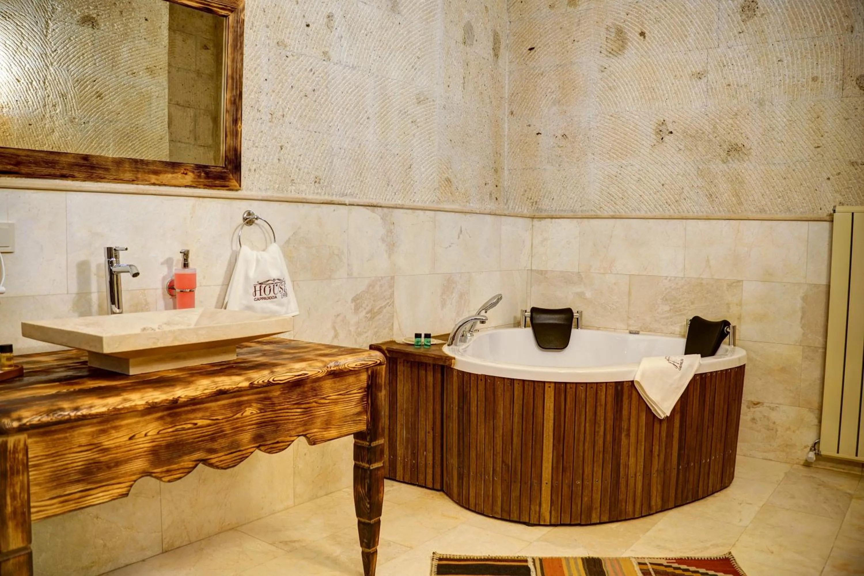 Hot Tub in House 1938 Special Cave Hotel