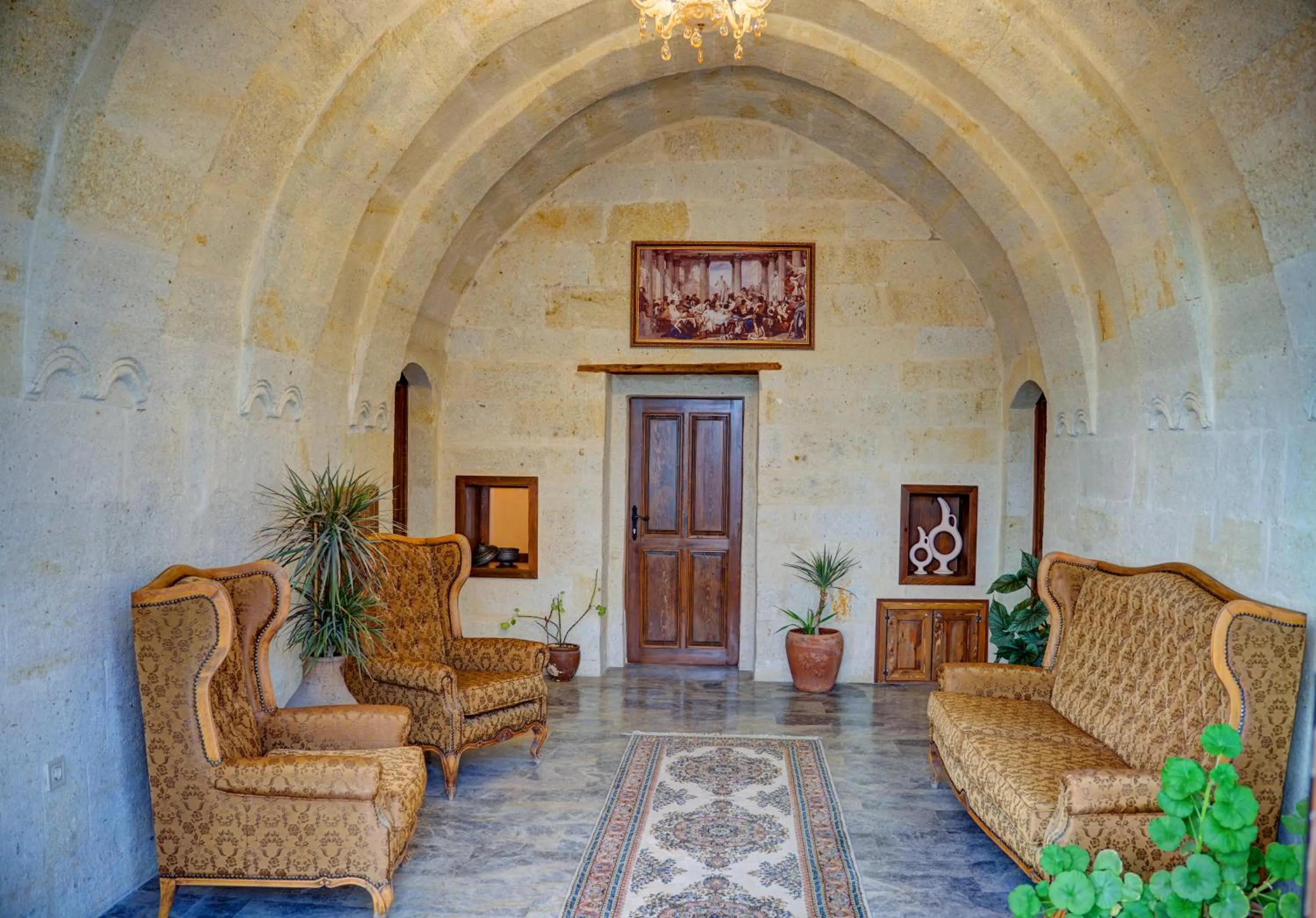 Communal lounge/ TV room in House 1938 Special Cave Hotel