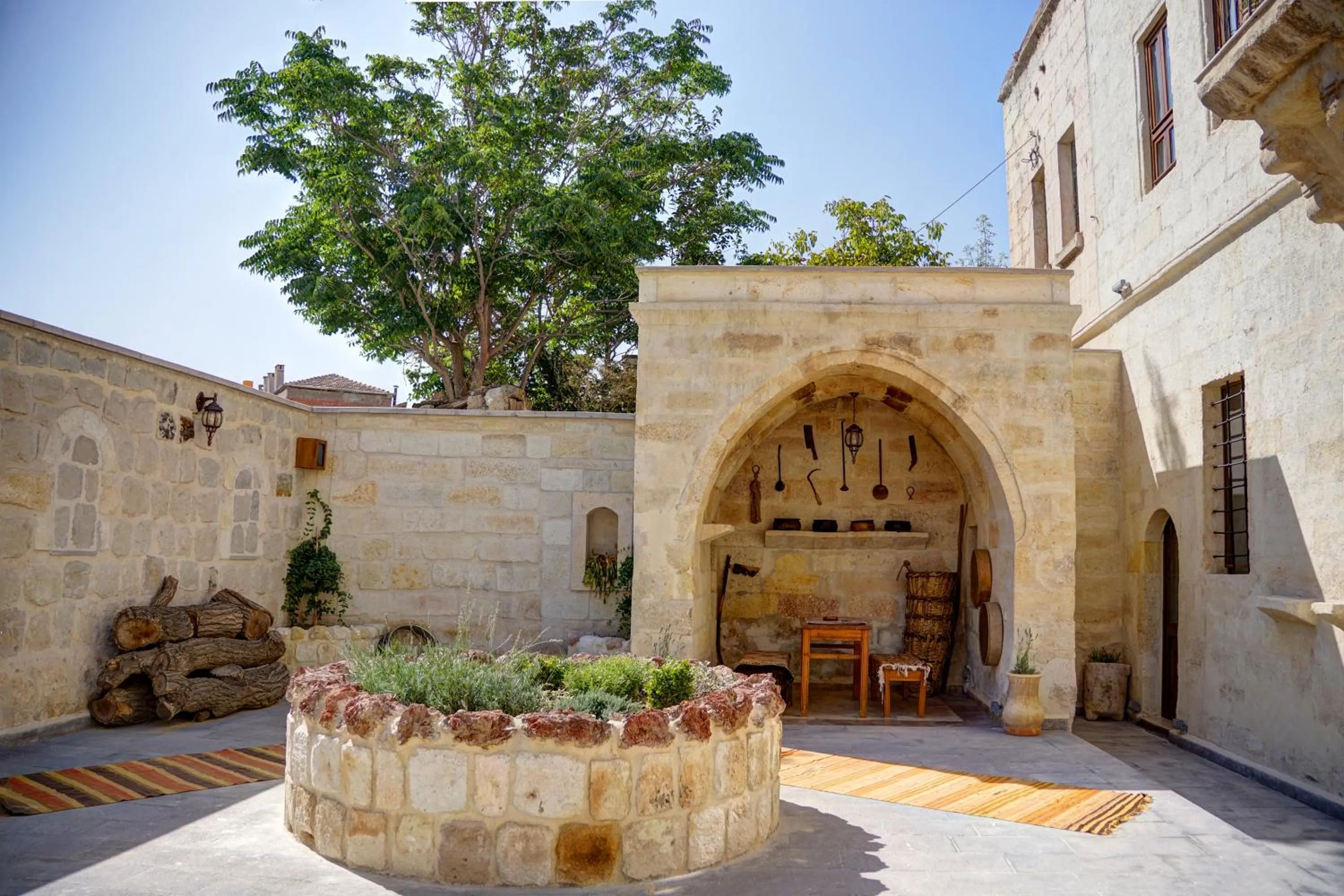 Inner courtyard view in House 1938 Special Cave Hotel