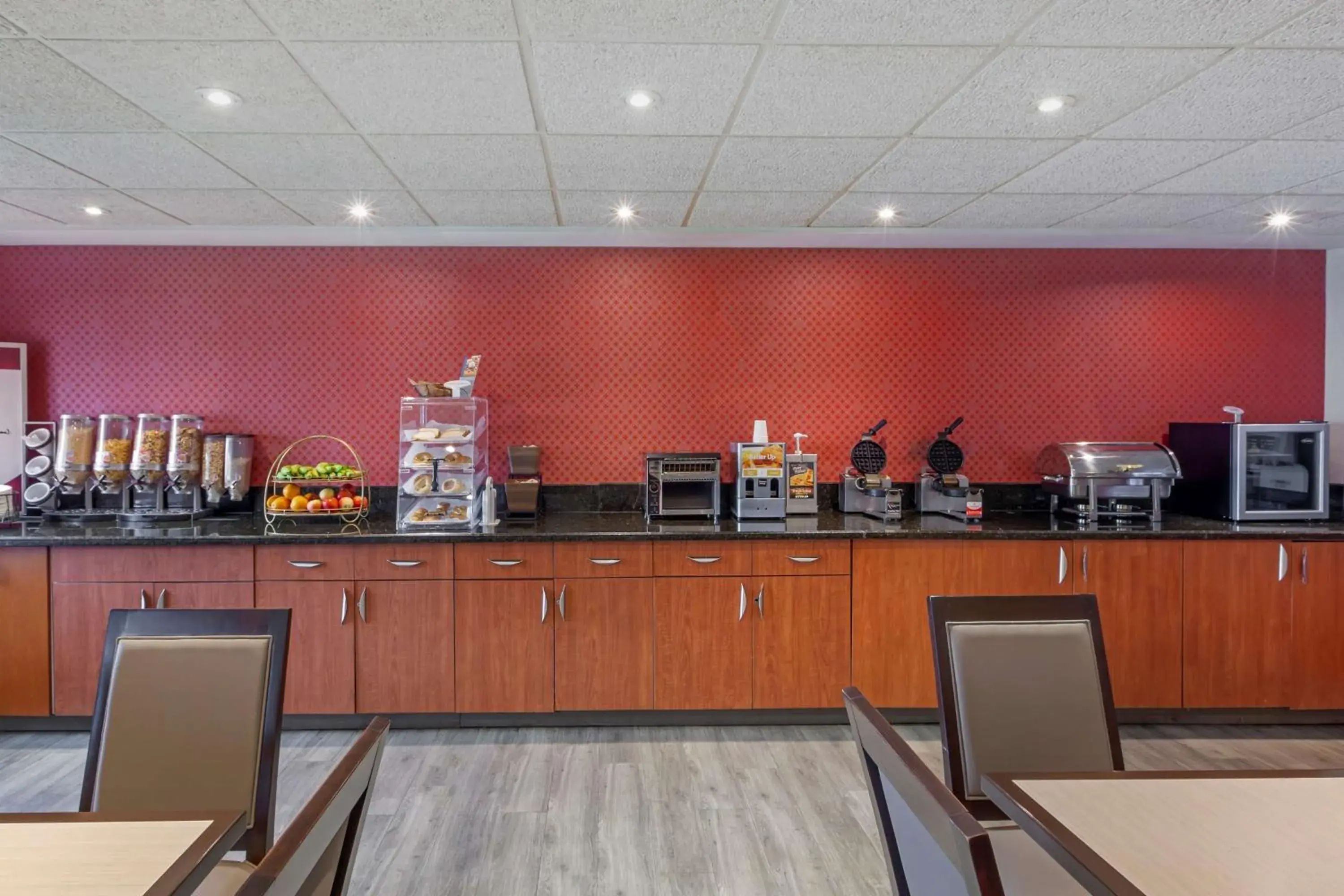 Breakfast in Best Western Plus Burlington Inn & Suites Breakfast in Best Western Plus Burlington Inn & Suites