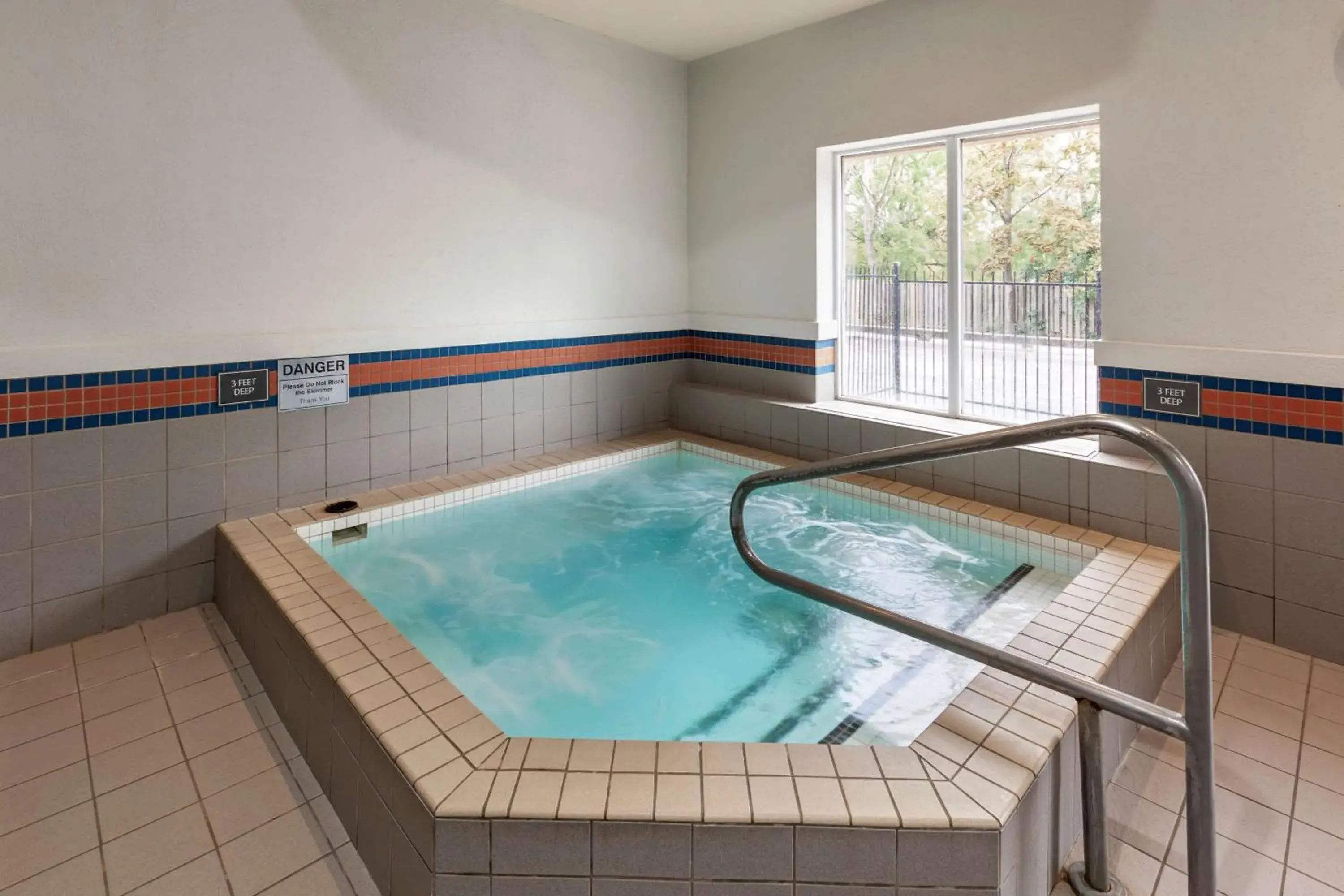 Pool view in Best Western Plus Burlington Inn & Suites Pool view in Best Western Plus Burlington Inn & Suites