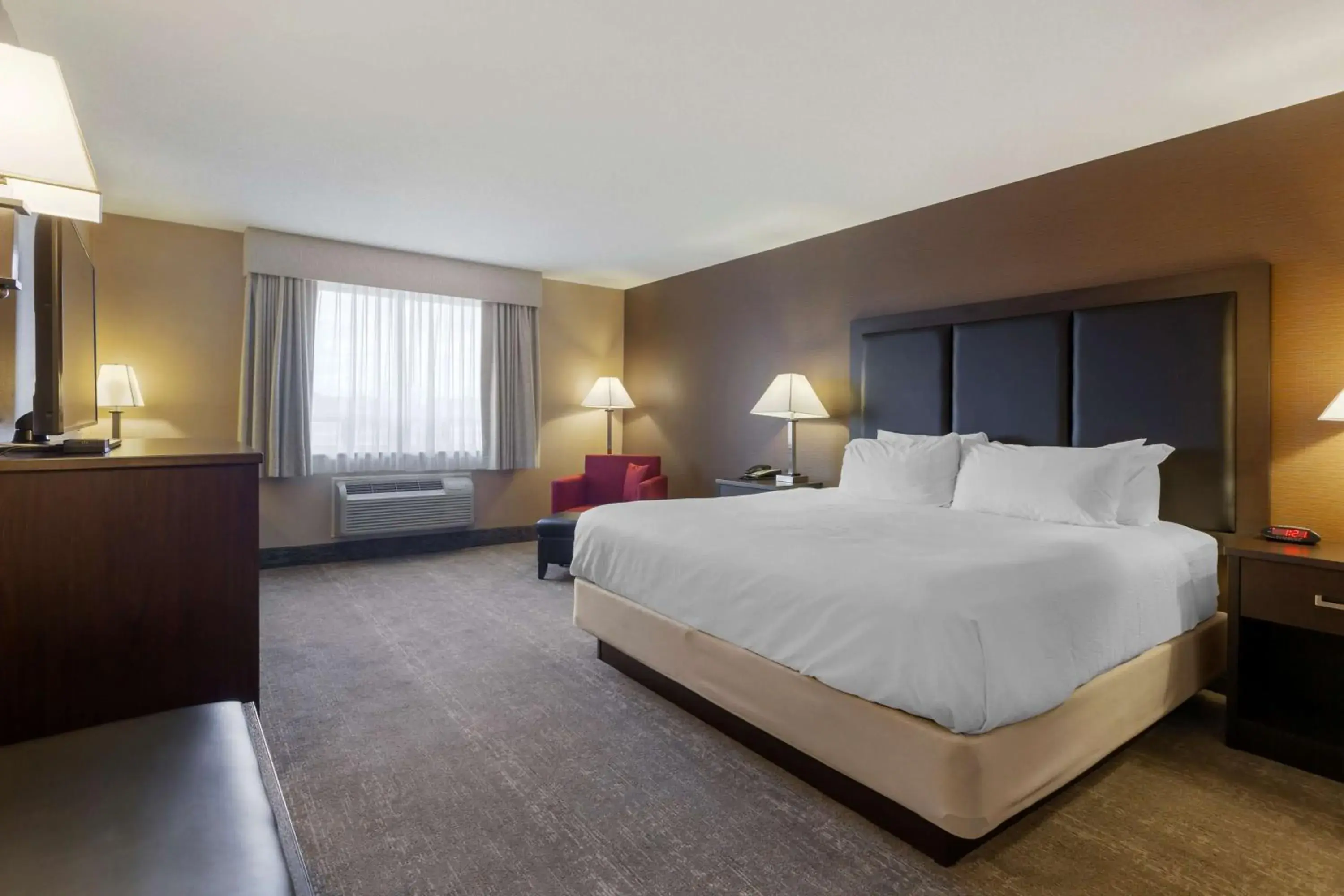 Bedroom, Bed in Best Western Plus Burlington Inn & Suites Bedroom, Bed in Best Western Plus Burlington Inn & Suites