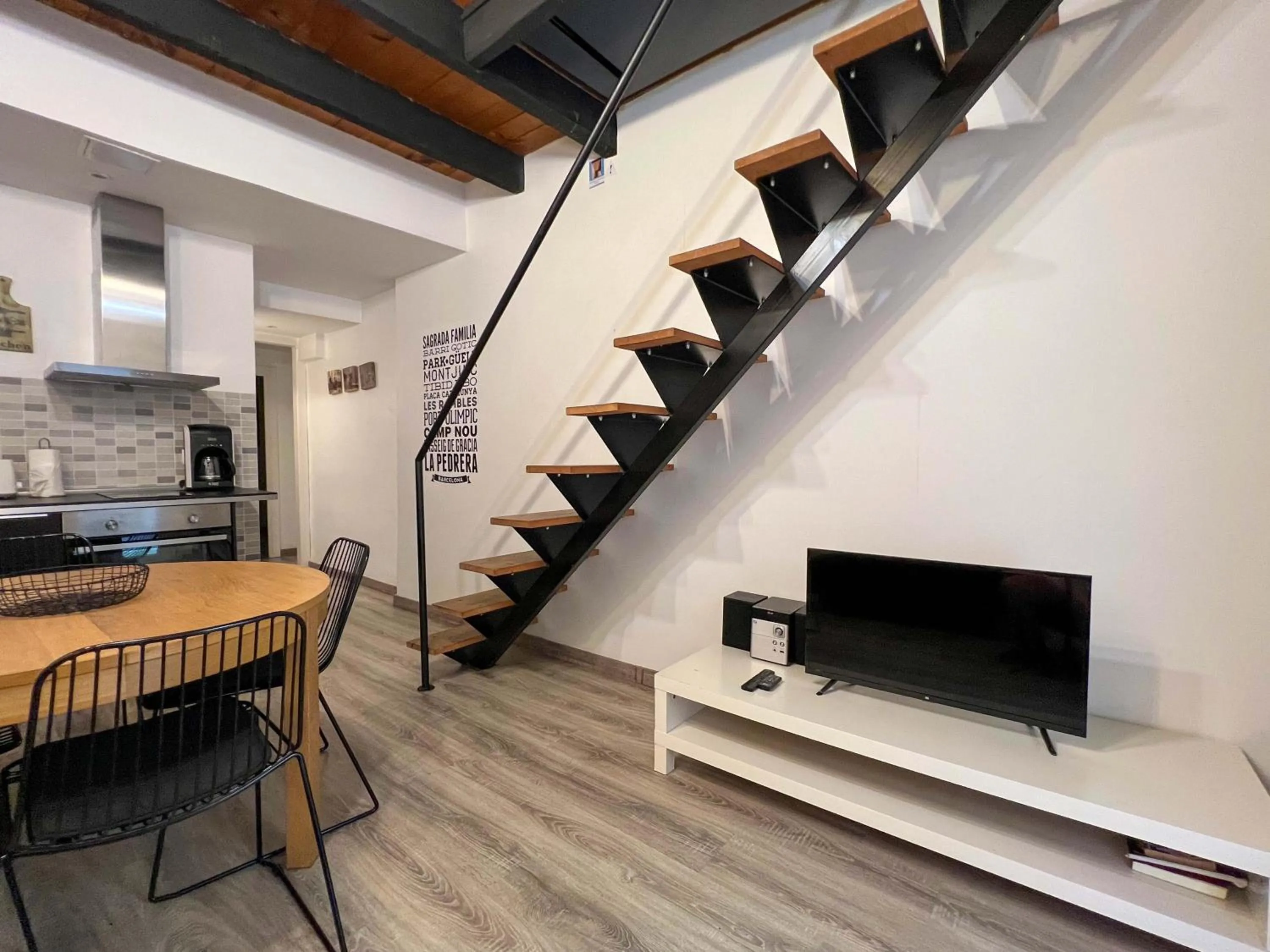 TV and multimedia in Stay U-nique Apartments Tordera