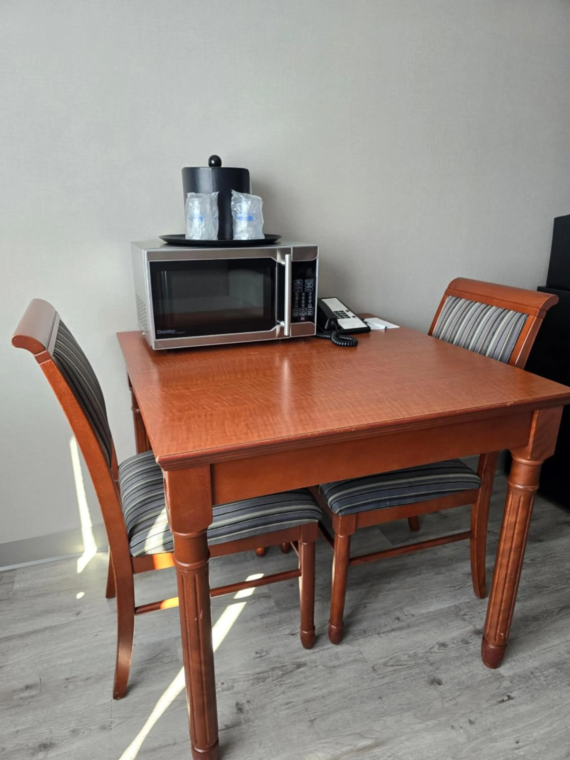 Dining area in Best Western Hotel Brossard