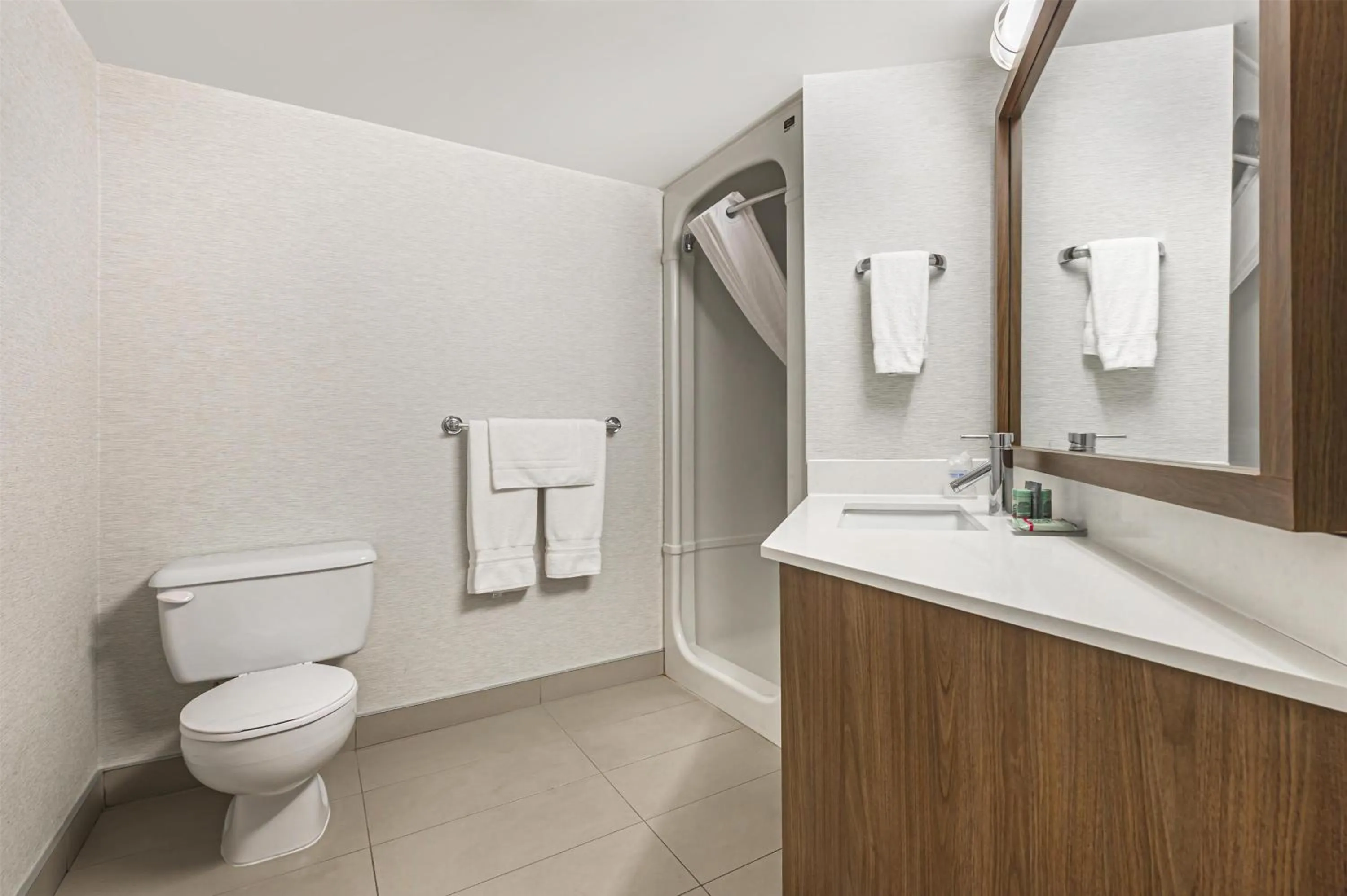 Bathroom in Best Western Hotel Brossard