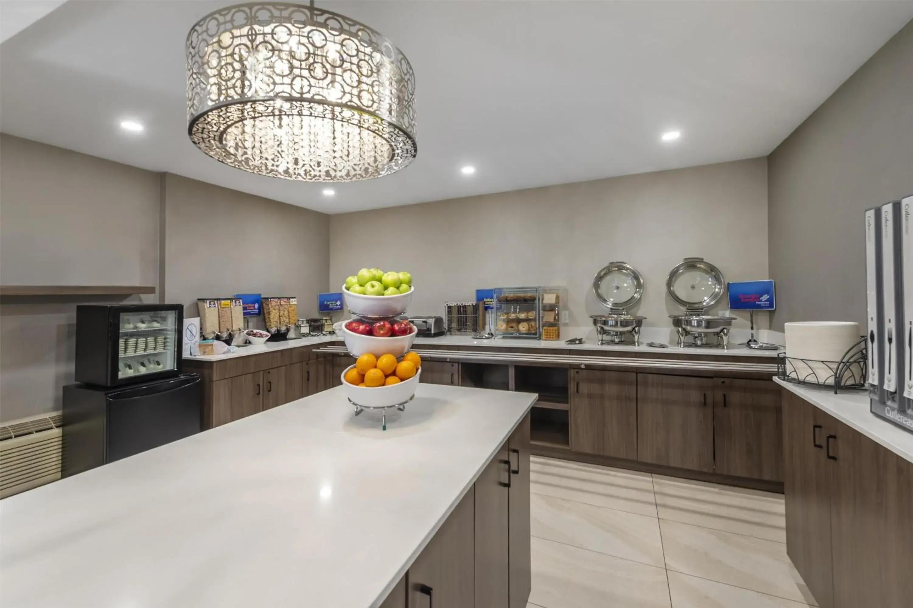 Breakfast in Best Western Hotel Brossard Breakfast in Best Western Hotel Brossard