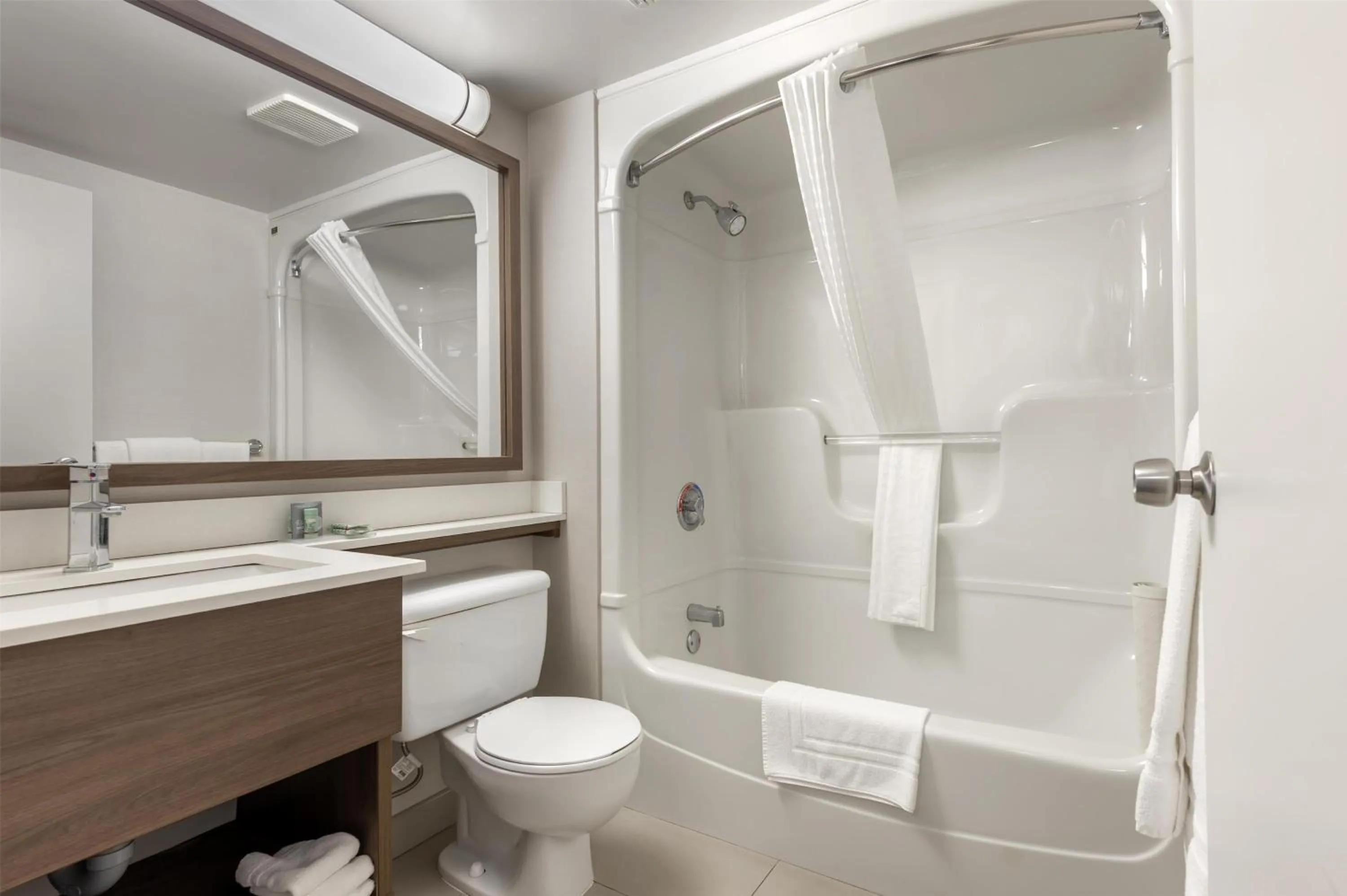 Bathroom in Best Western Hotel Brossard