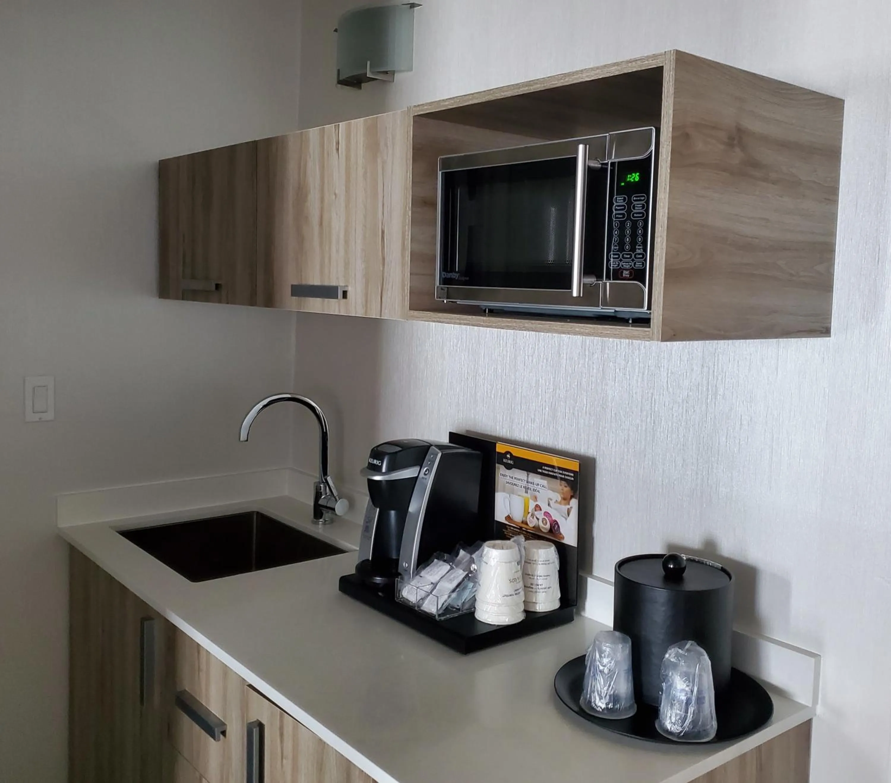 Coffee/tea facilities in Best Western Hotel Brossard