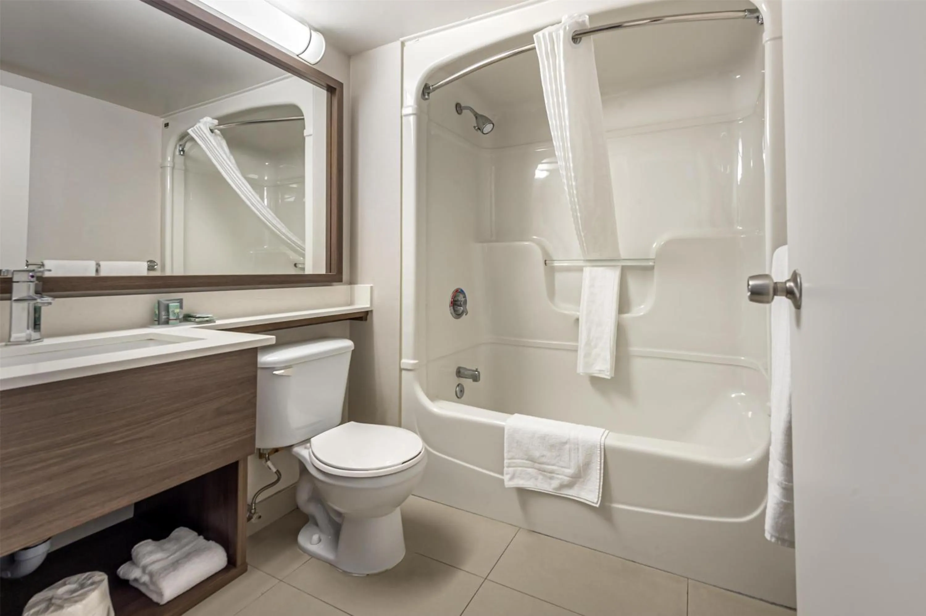 Bedroom in Best Western Hotel Brossard