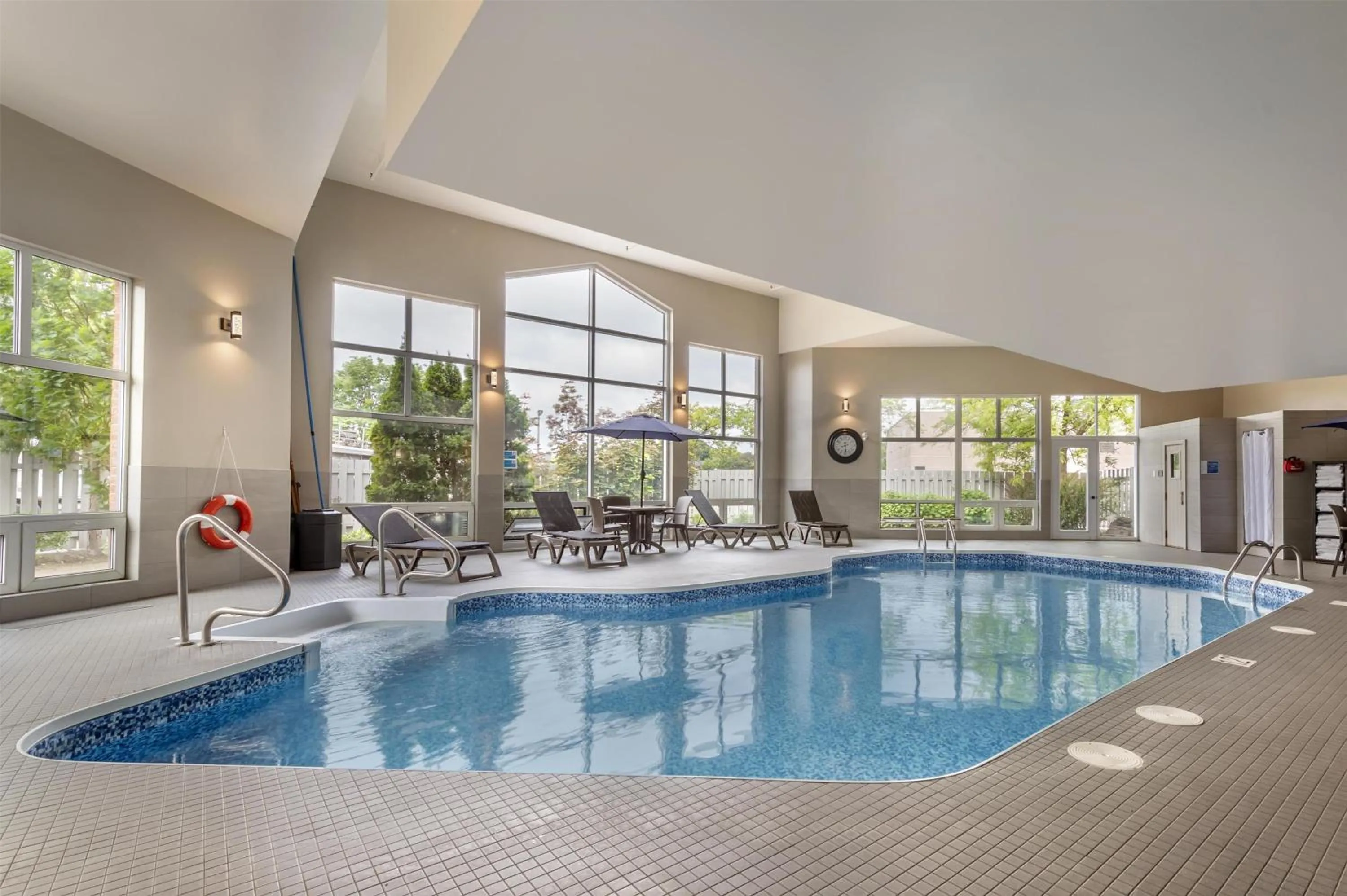 Pool view in Best Western Hotel Brossard