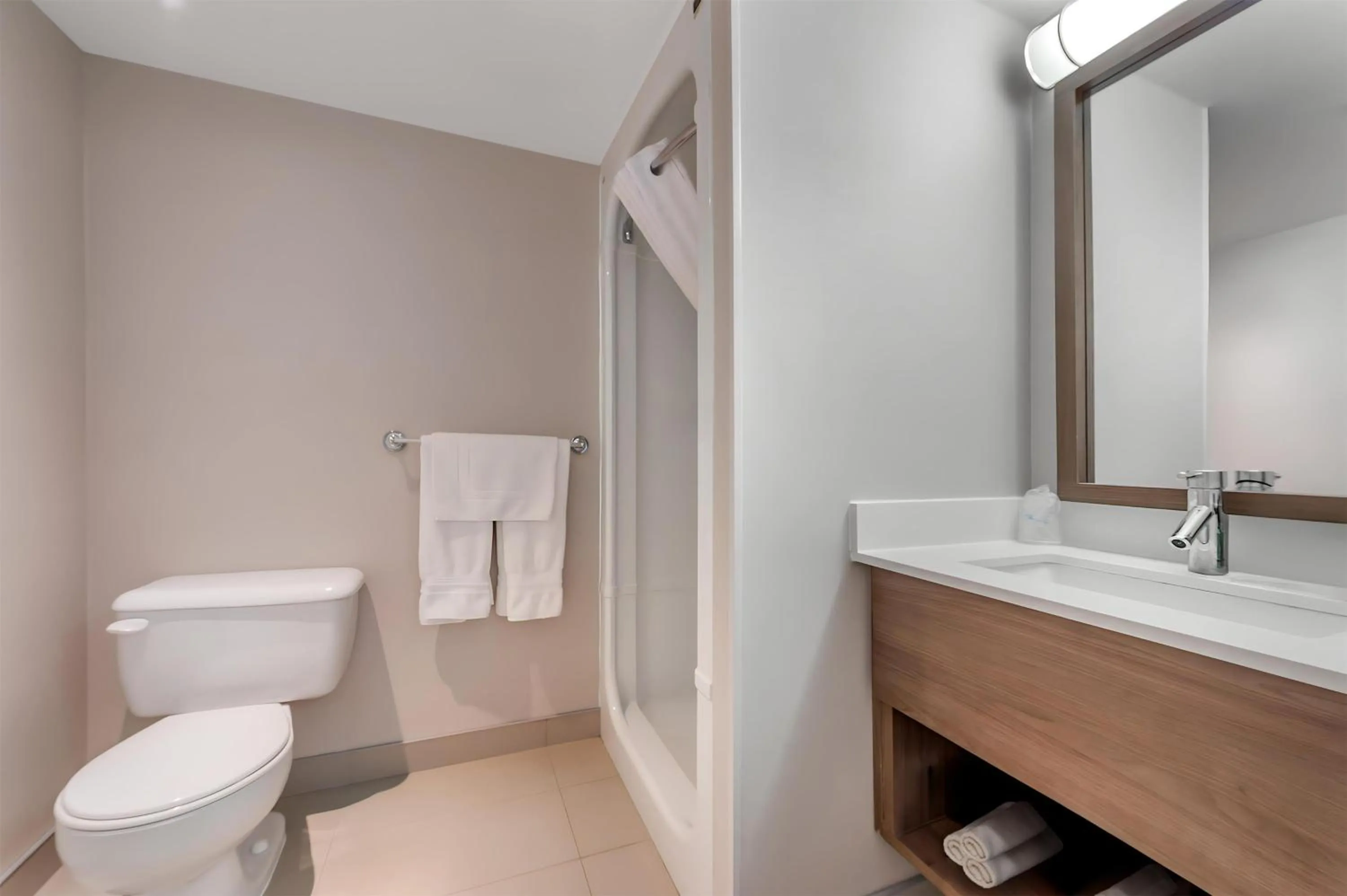 Bathroom in Best Western Hotel Brossard