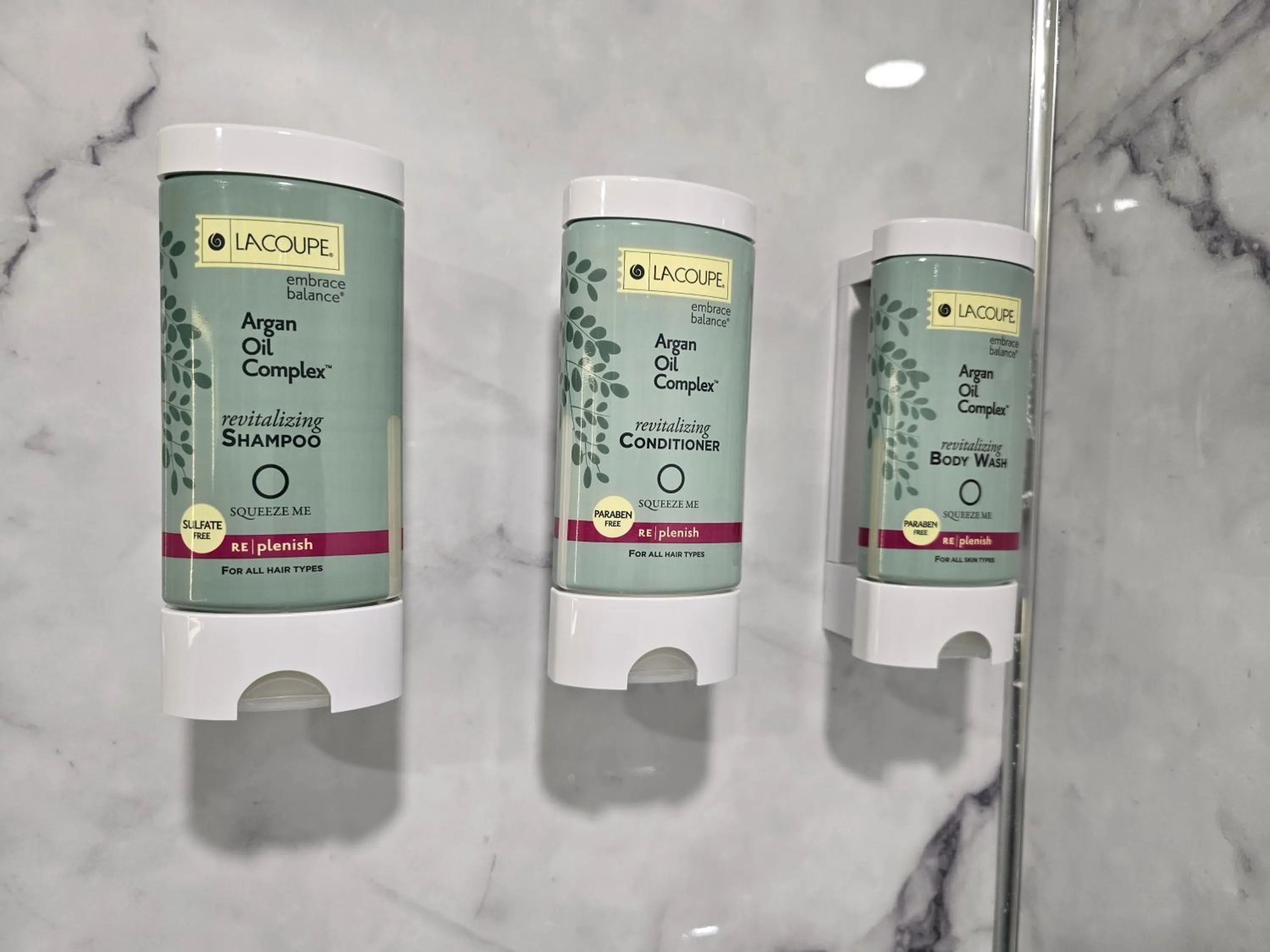 Shower in Best Western Hotel Brossard