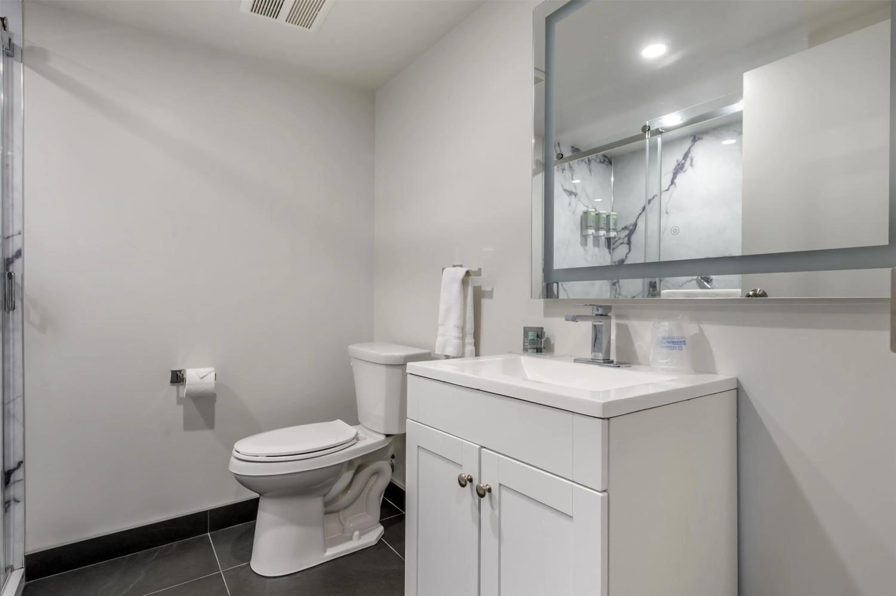 Bathroom in Best Western Hotel Brossard
